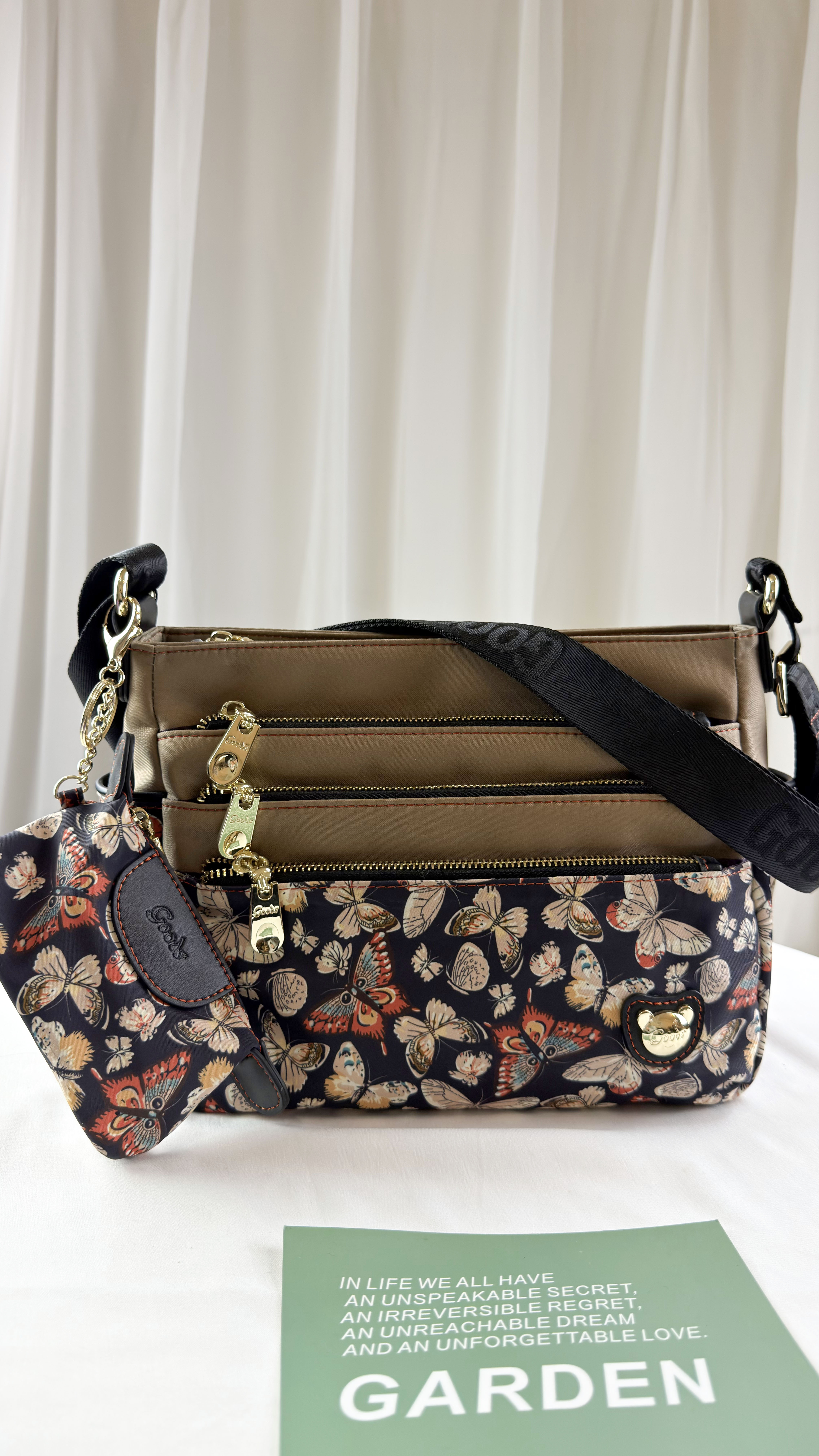 FamilyBear 奶茶花拼色防潑水側背包 #2502