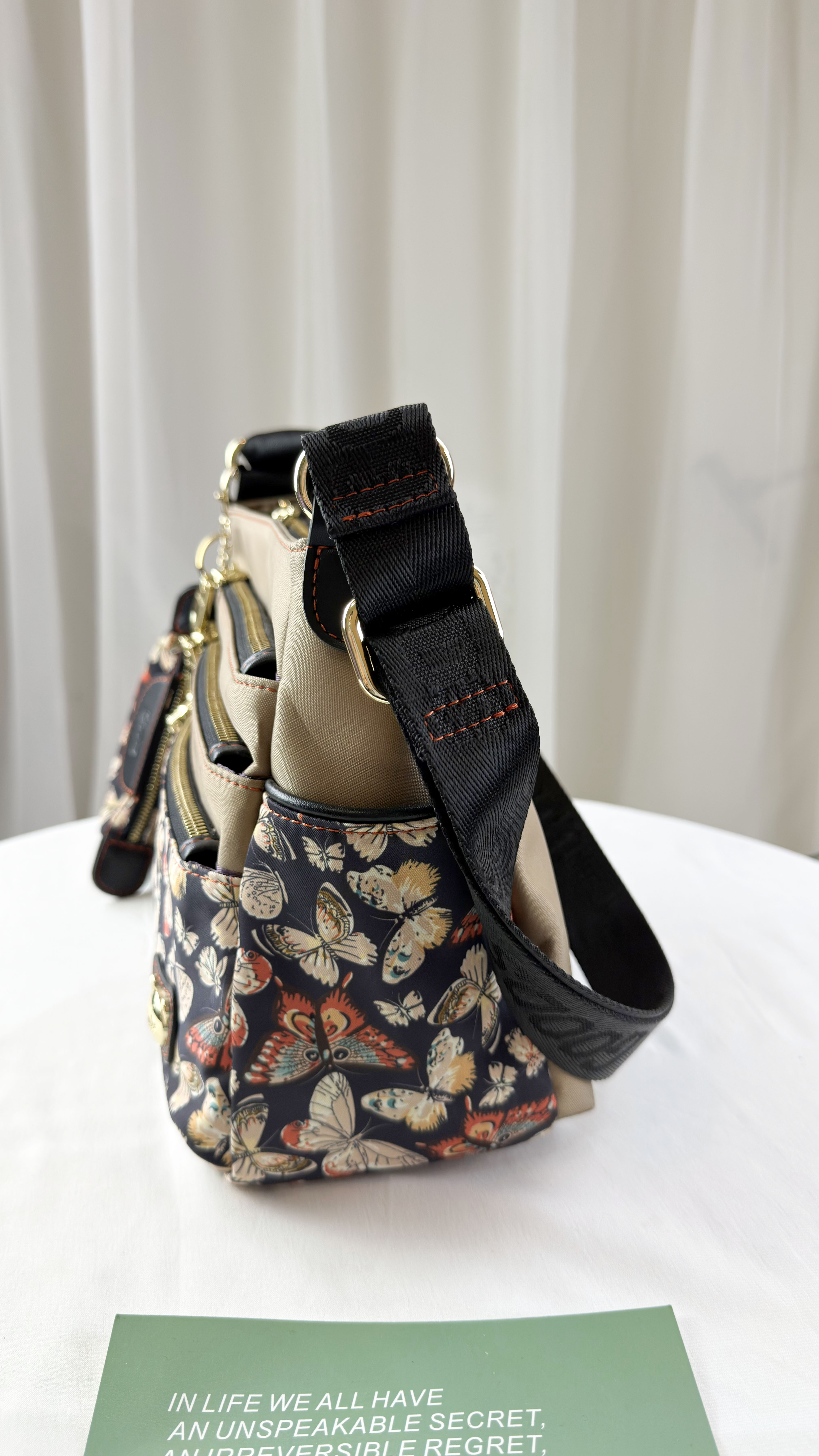 FamilyBear 奶茶花拼色防潑水側背包 #2502