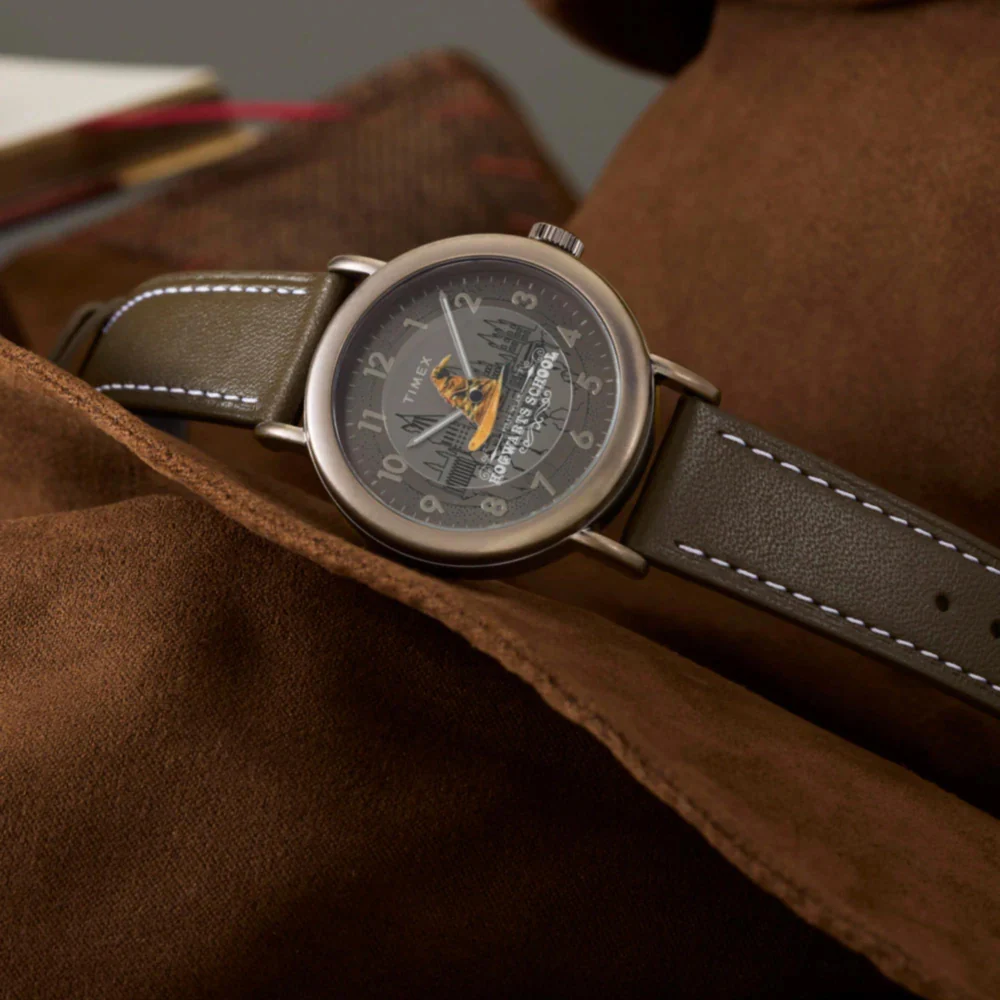 萬年鐘錶 - TIMEX 天美時  Timex Lab 哈利波特  分院帽棕色錶盤皮錶帶男錶 TW2Y77000 錶徑37MM