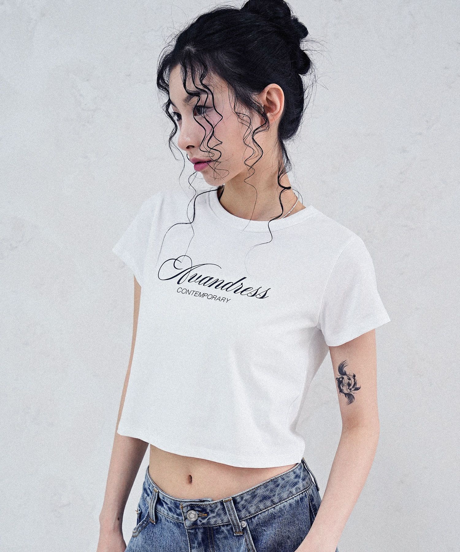 AVANDRESS 圓領短版上衣 AD52TS12