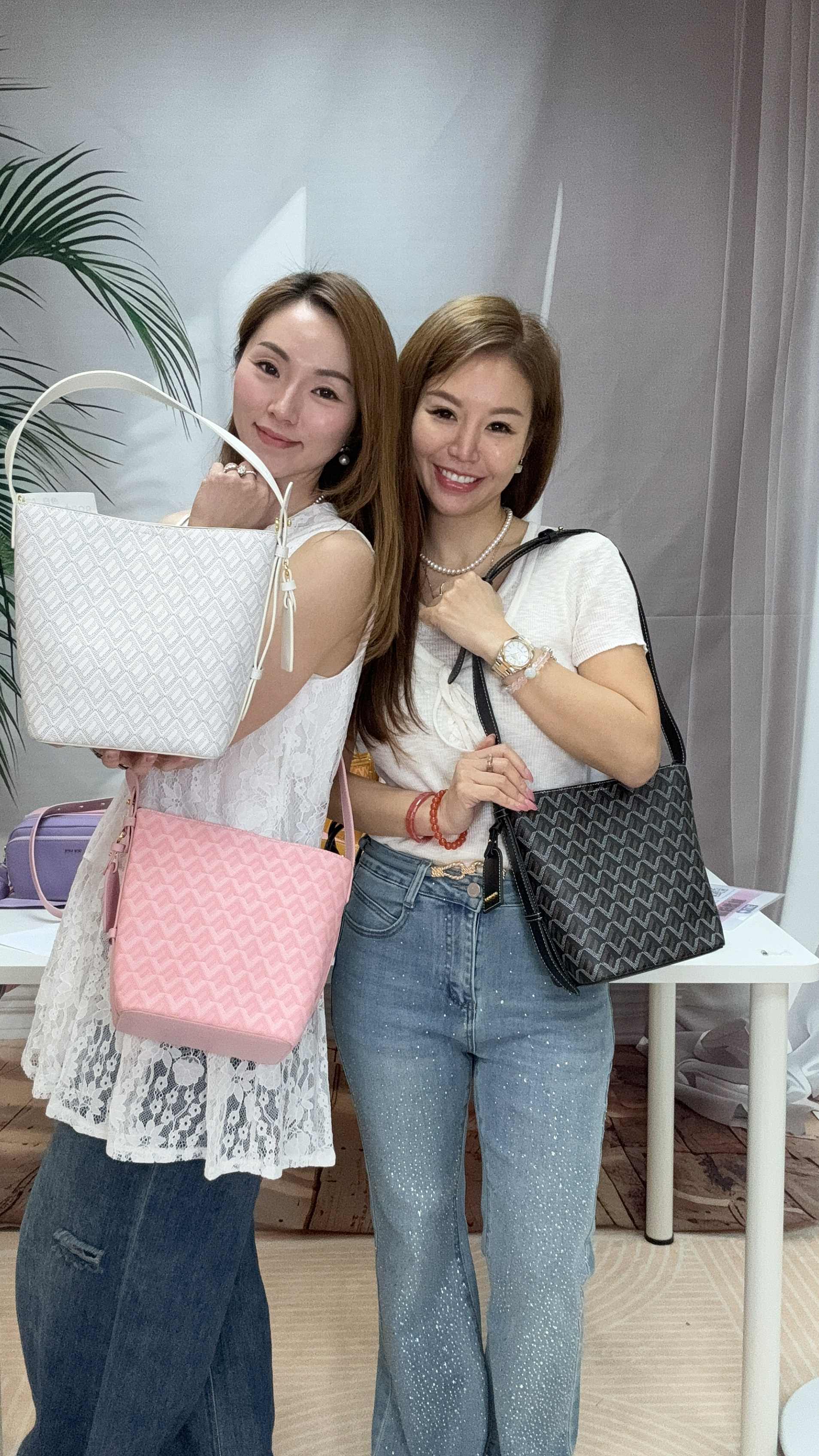 (G) 狗牙水桶包 (三款顏色) (隨機送馬仔吊飾1個) - EMO #EM7