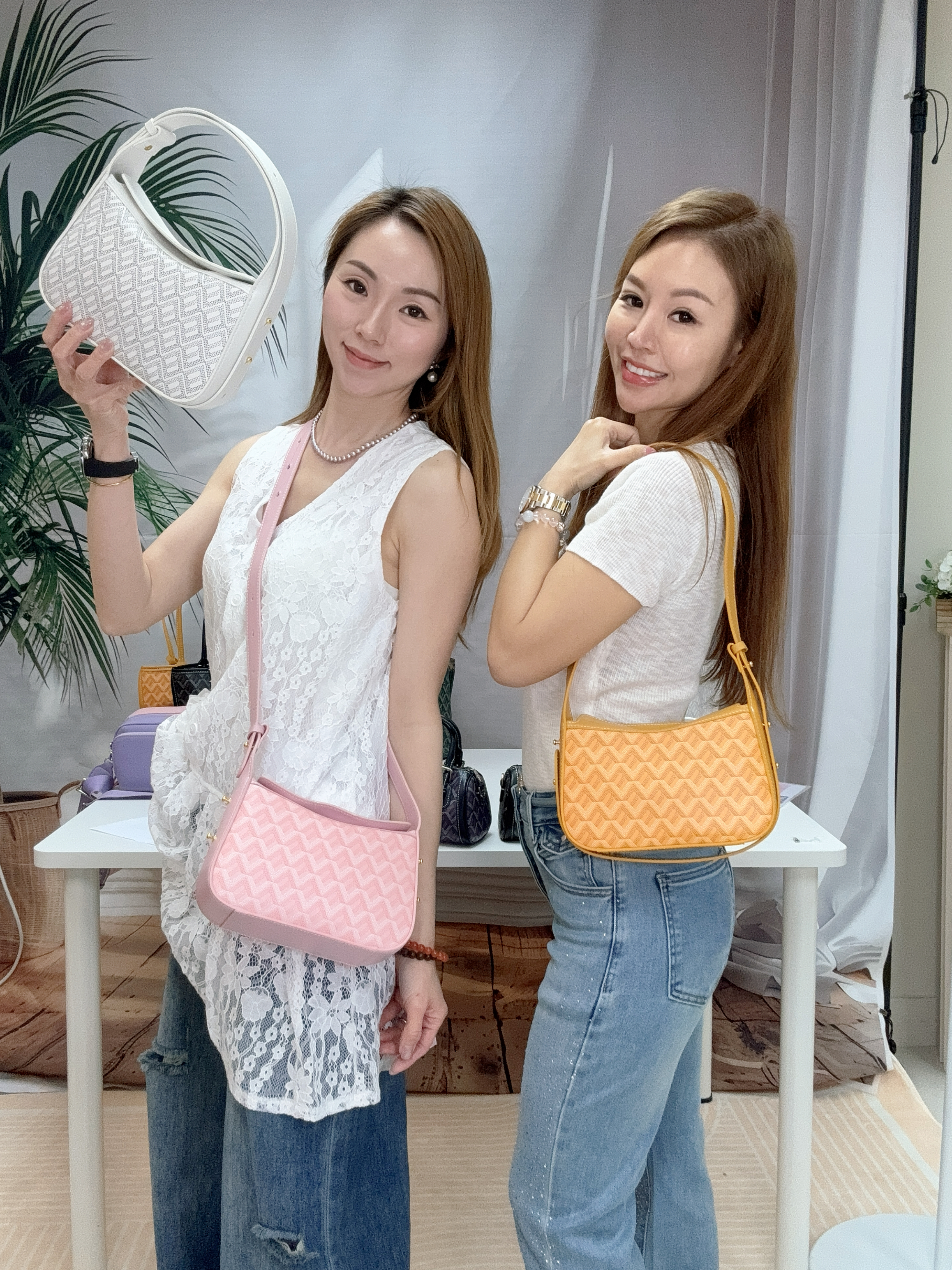 (D) 狗牙盒子包 (三款顏色) (隨機送馬仔吊飾1個) - EMO #EM4