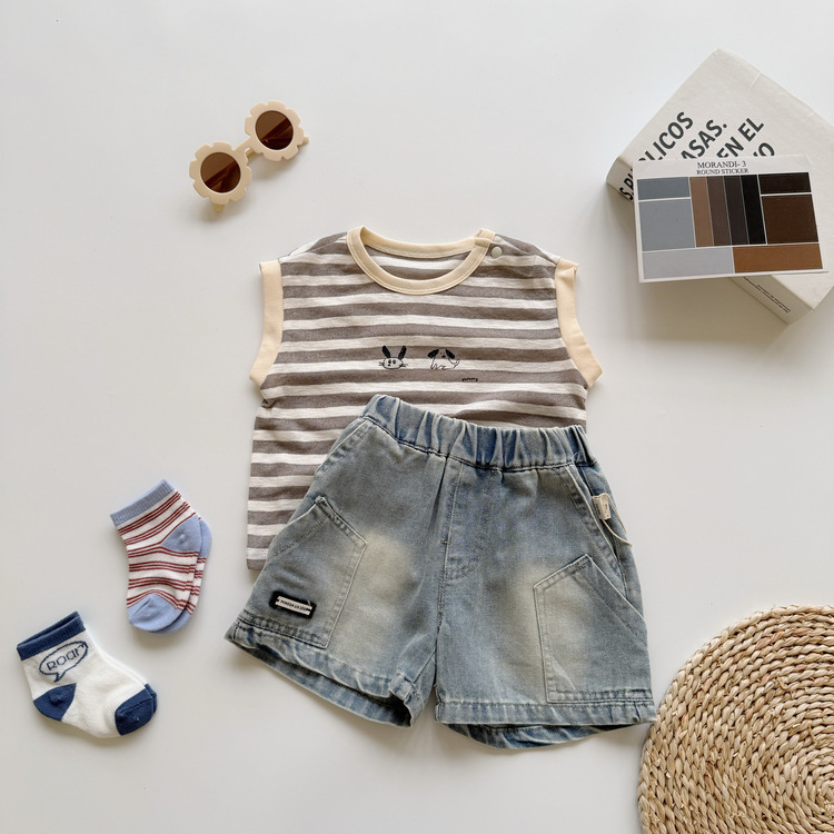 灰條紋無袖背心