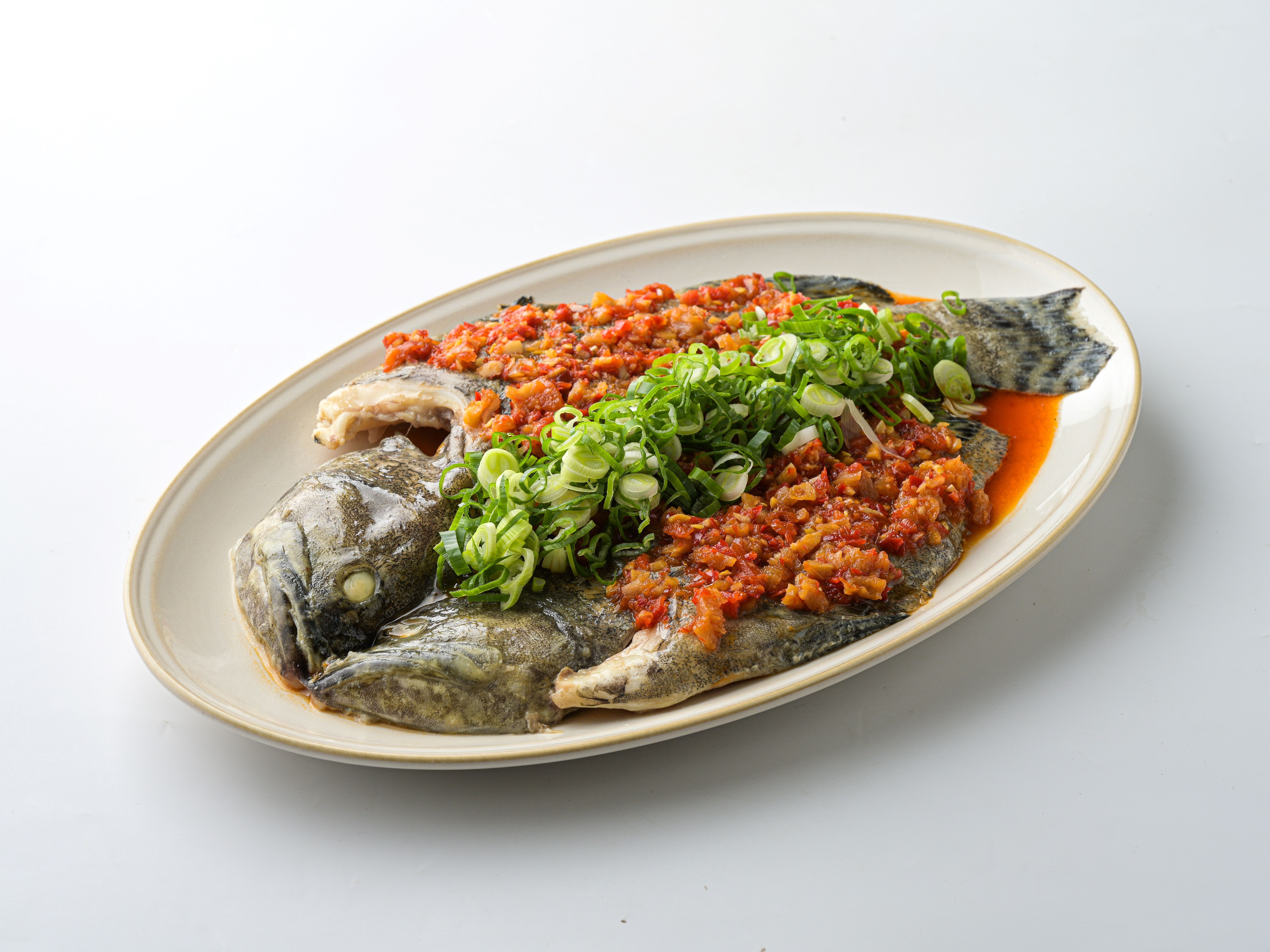 Chop bell pepper fish