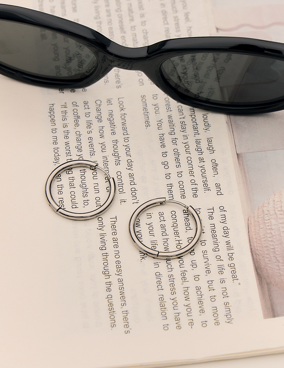 【鈦鋼】極簡光面圓圈。針式耳環-16mm(銀)