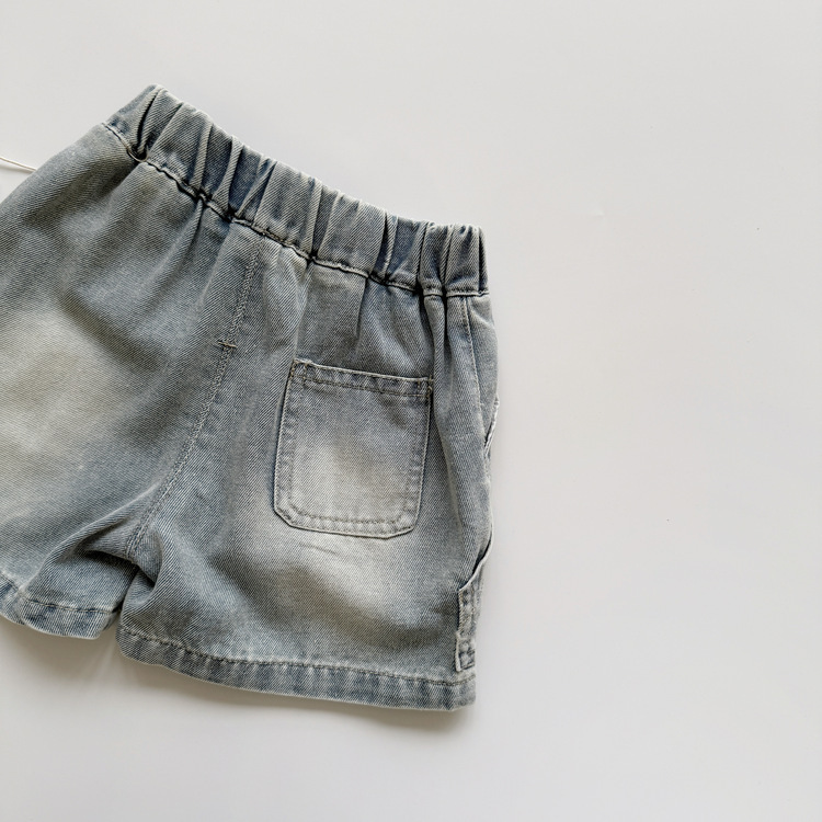 水洗時髦牛仔短褲