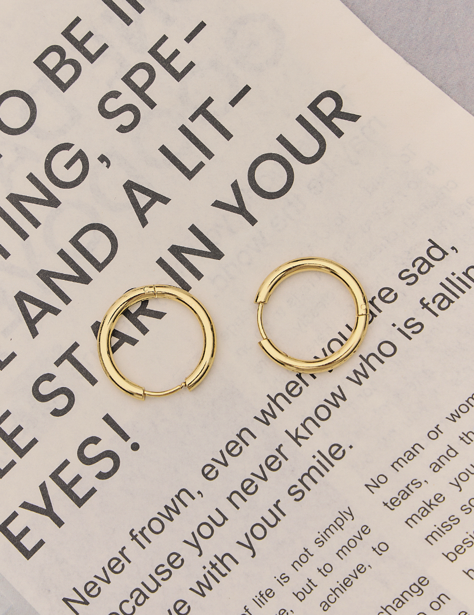 【鈦鋼】極簡光面圓圈。針式耳環-16mm(金)