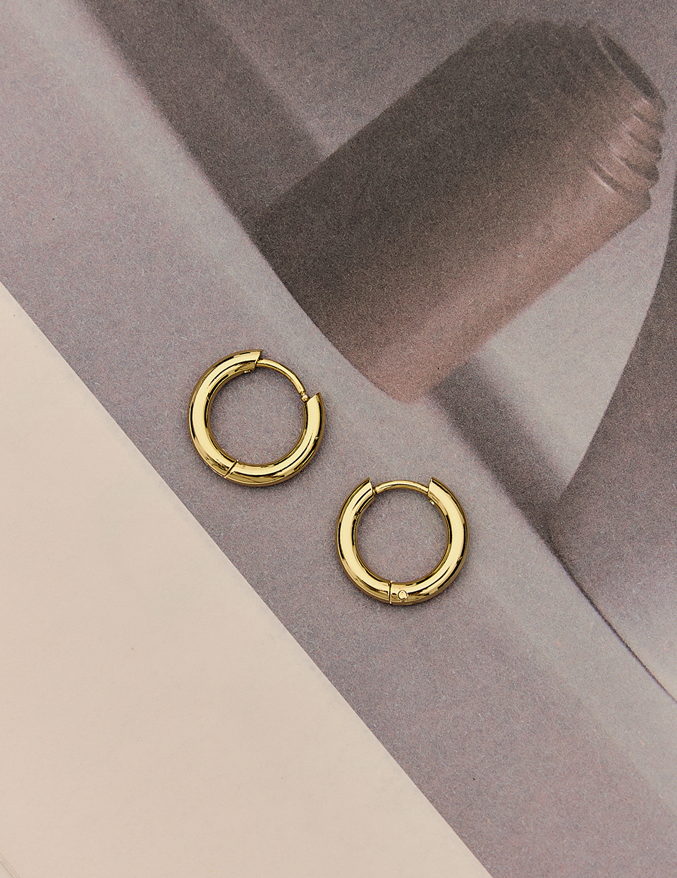 【鈦鋼】極簡光面圓圈。針式耳環-10mm(金)