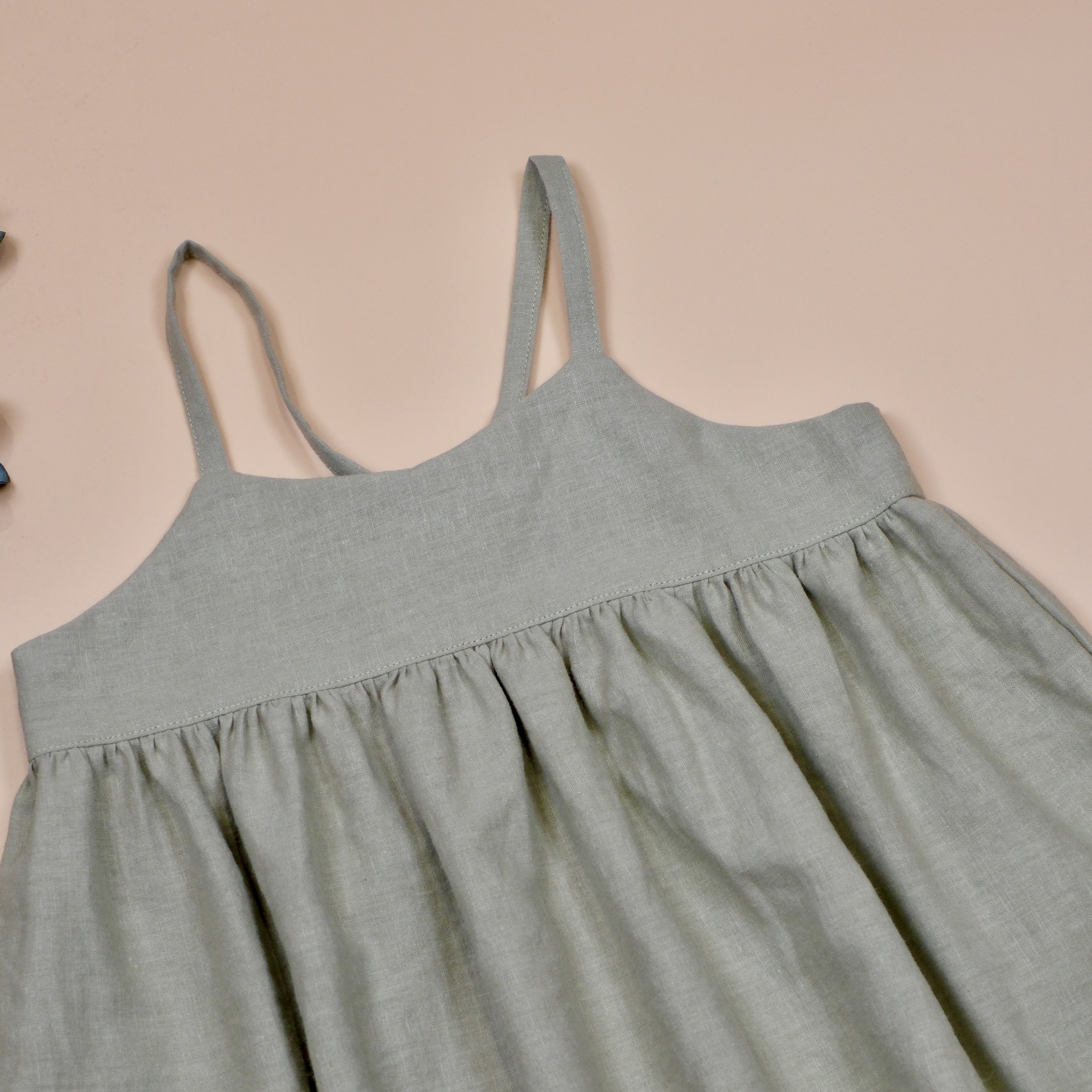 輕日常 ꕥ 細肩空氣感洋裝 ꕥ 森霧綠