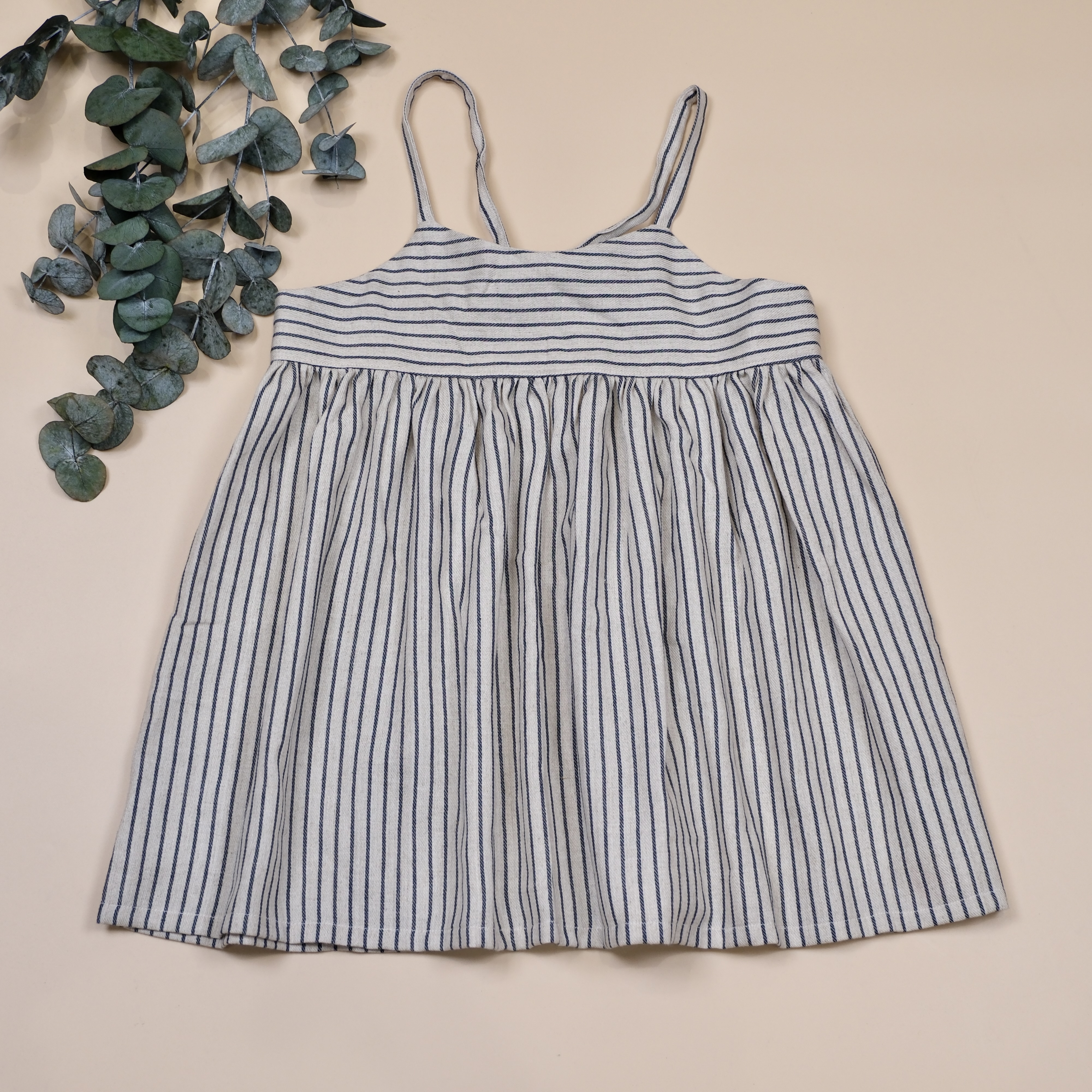 輕日常 ꕥ 細肩空氣感洋裝 ꕥ 米白線條