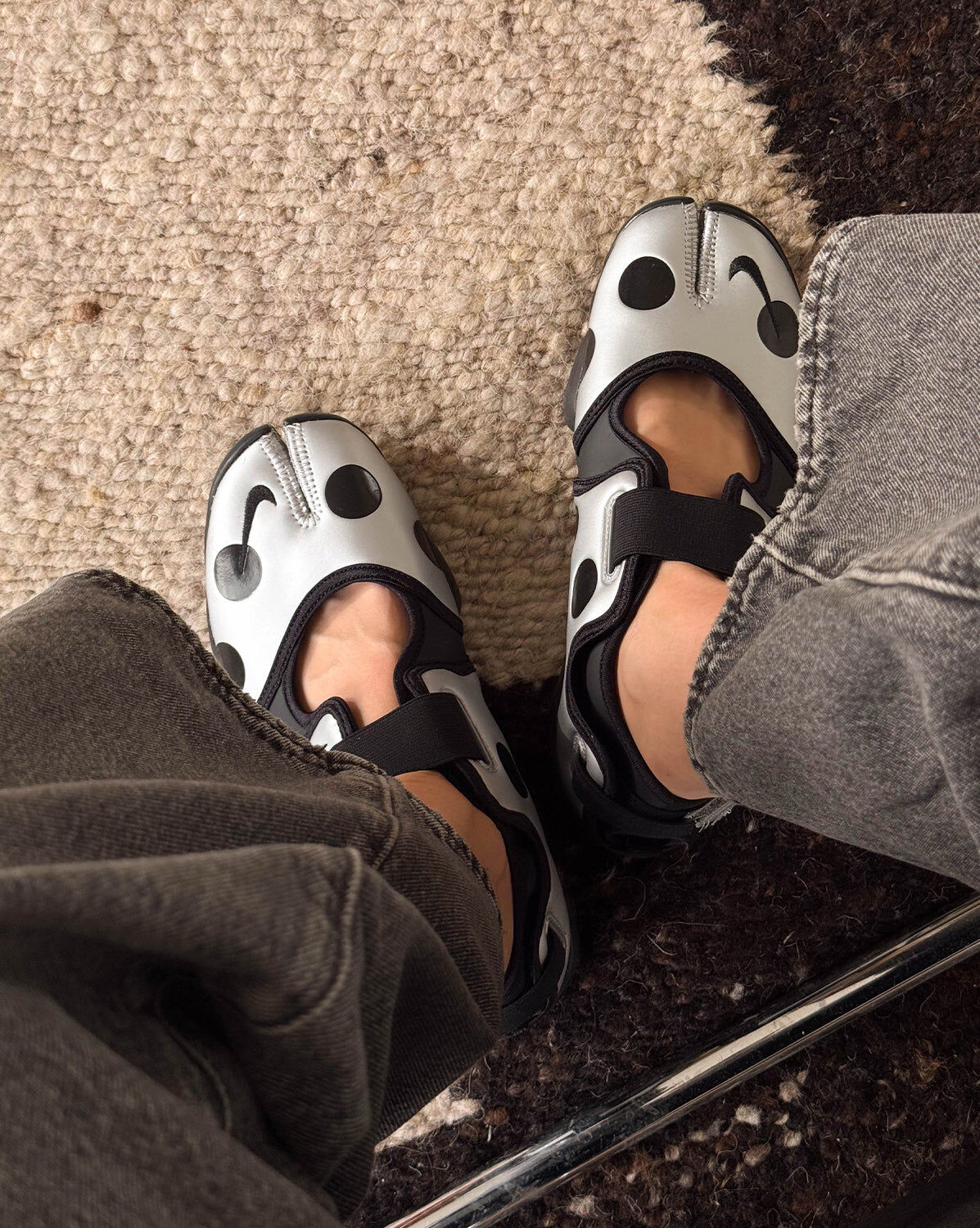 預購┃NIKE WMNS AIR RIFT 點點 分趾鞋 銀 黑 忍者鞋