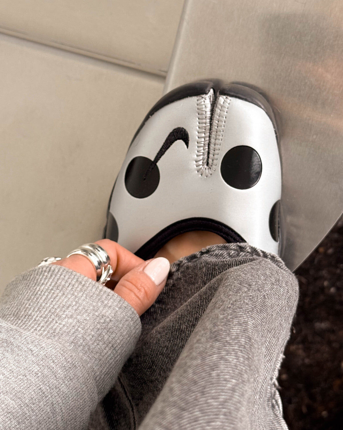 預購┃NIKE WMNS AIR RIFT 點點 分趾鞋 銀 黑 忍者鞋