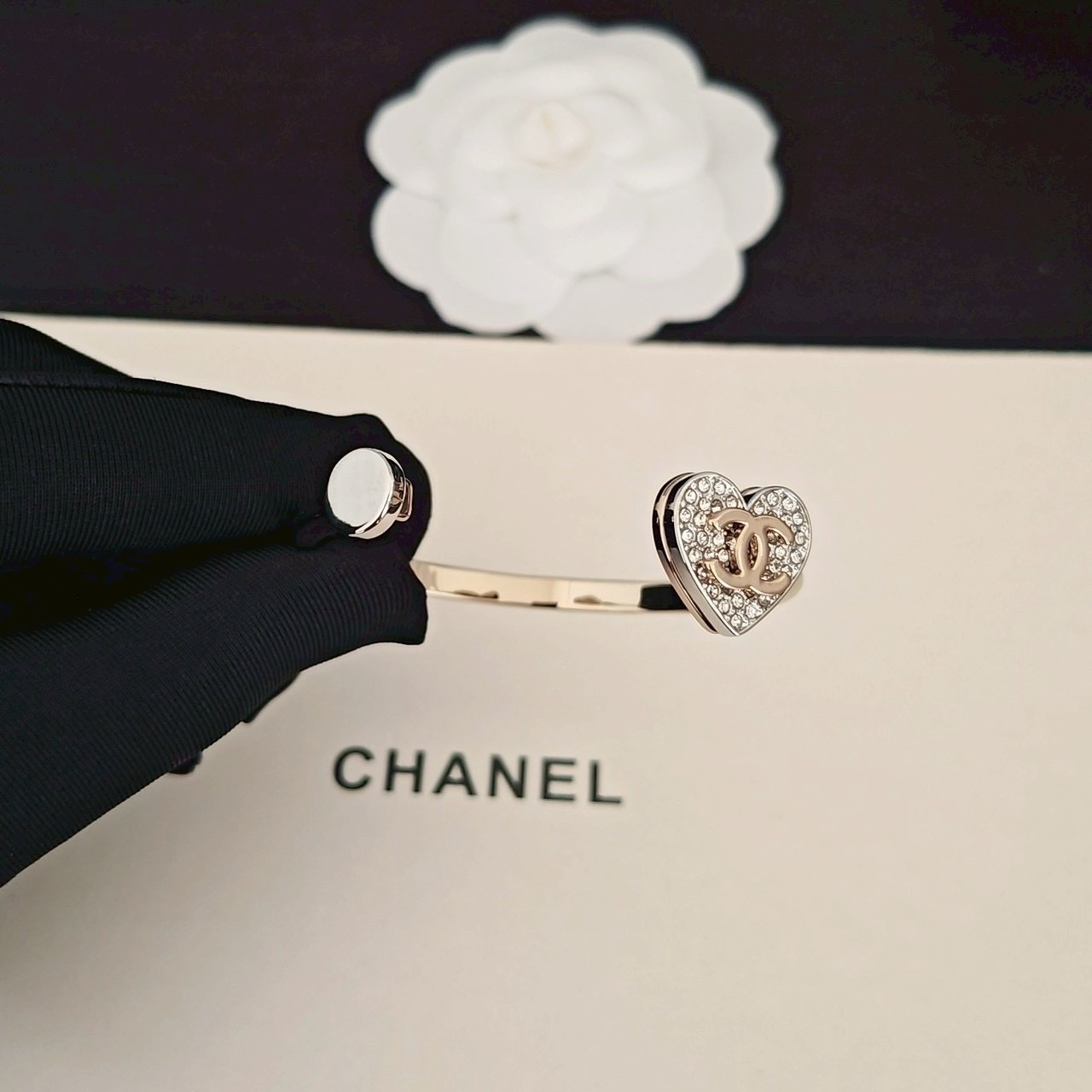 18k”香奶奶26p白金滿鑽愛心開口手鐲/高奢定製