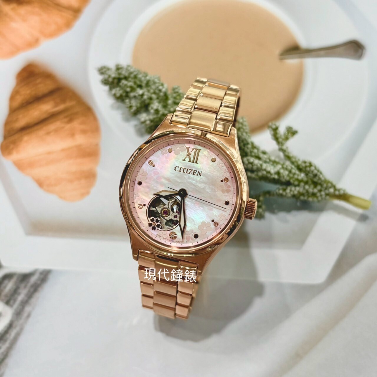 【CITIZEN 星辰】櫻花粉貝母機械錶PC1017-96W 34mm 現代鐘錶