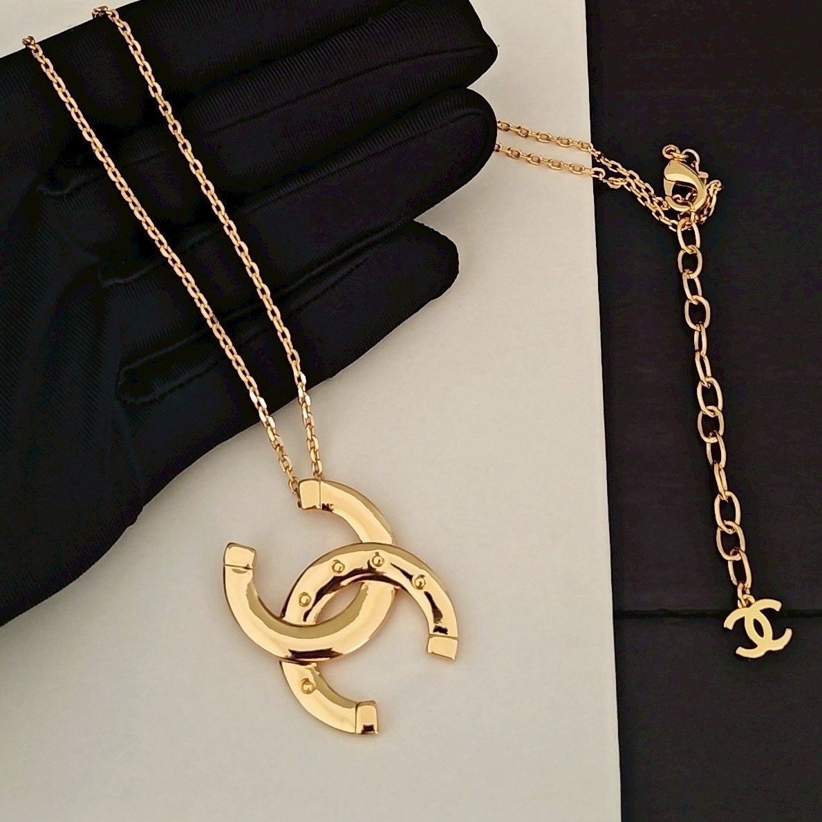 18k 香奶奶26s金釘光面大雙c墜斜吊項鍊/高奢定製