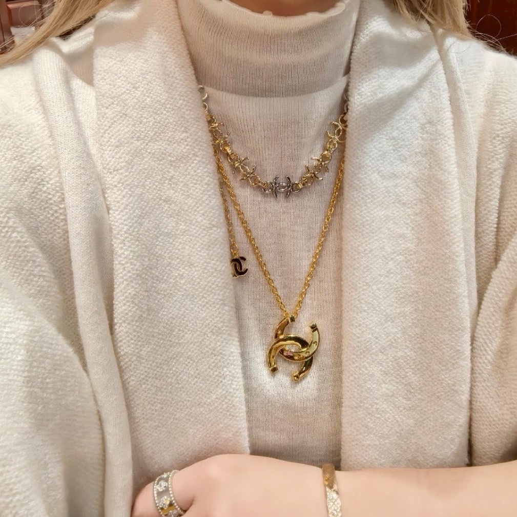 18k 香奶奶26s金釘光面大雙c墜斜吊項鍊/高奢定製