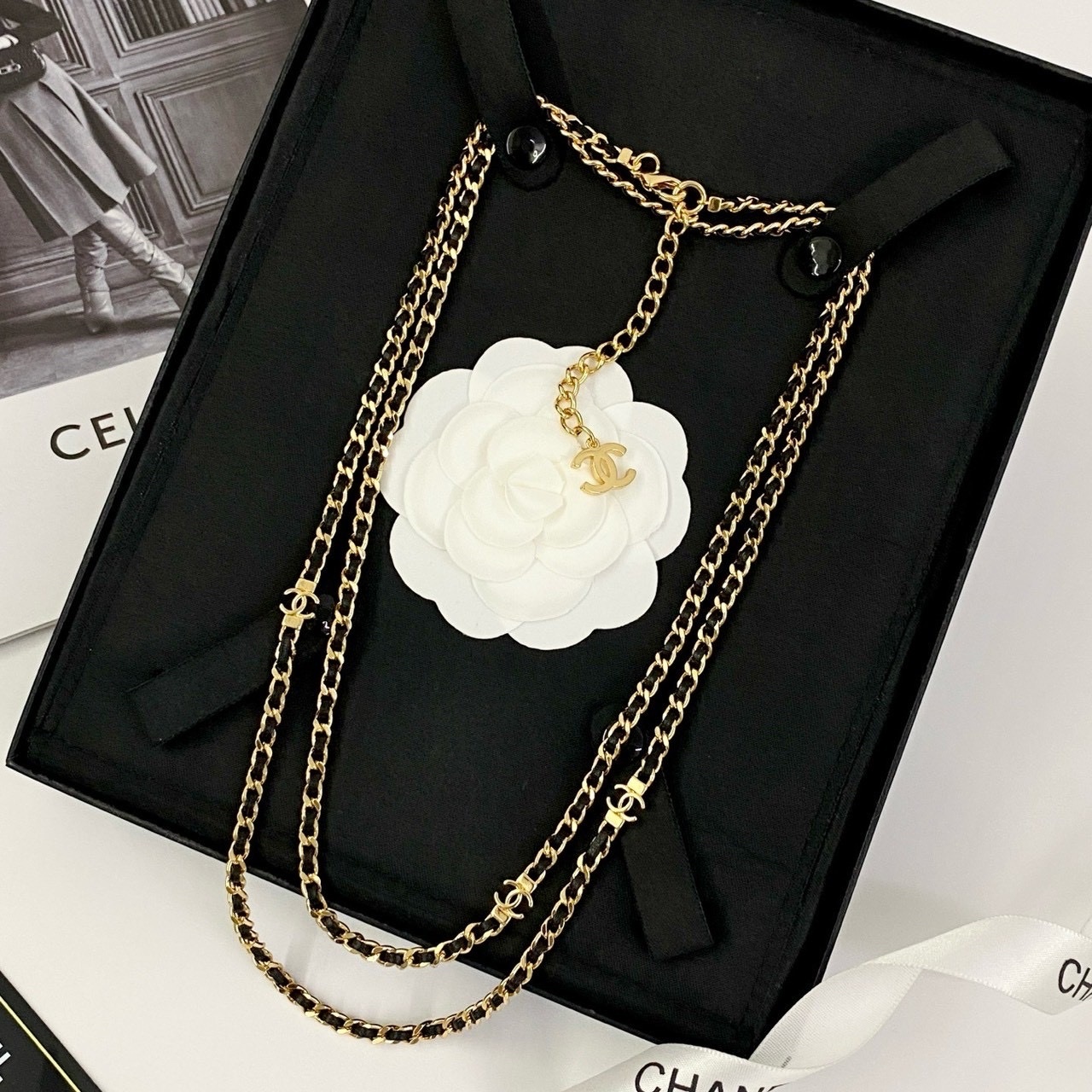 18k”香奶奶26p黑皮革穿鍊雙c長項鍊/高奢定製