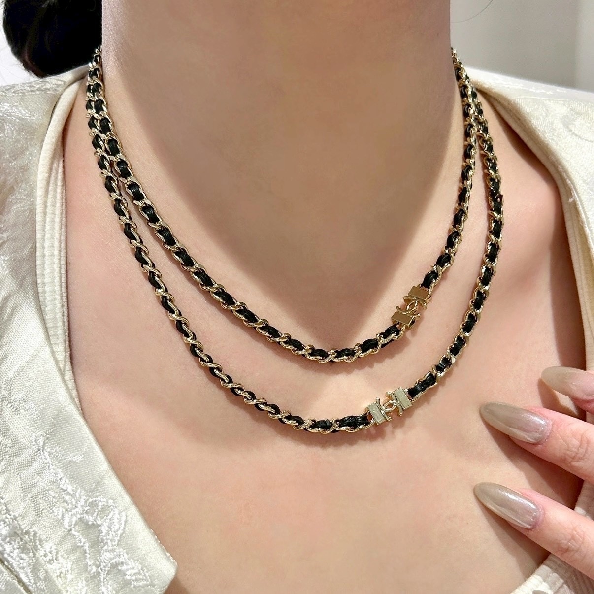 18k”香奶奶26p黑皮革穿鍊雙c長項鍊/高奢定製