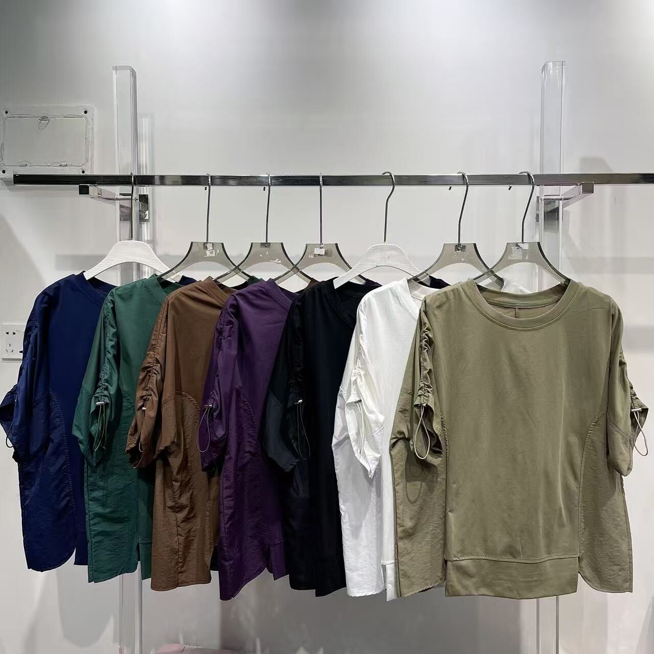 【預訂】兩側拼風衣料索繩小蝙蝠袖開叉腳棉TOP (A11-A17)