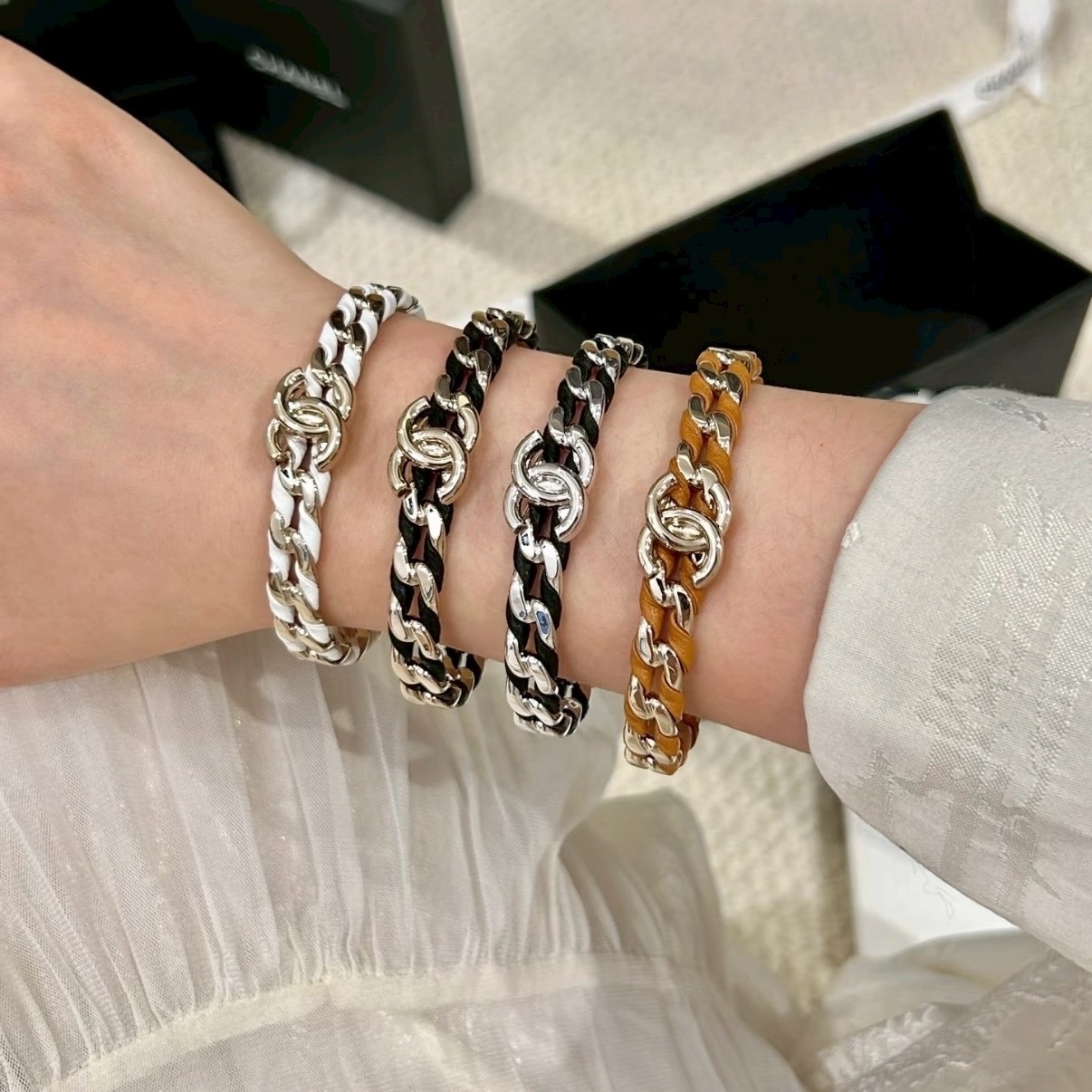 18k”香奶奶26c重工羊皮穿練金開口手鐲/高奢定製