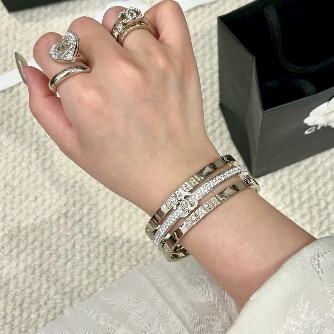 18k”香奶奶26p淡金銀鑽雙c英字”三件組手鐲/高奢定製