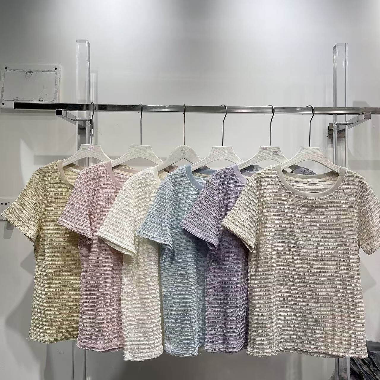 【預訂】小花邊間紋微彈性打底TOP (A37-A42)