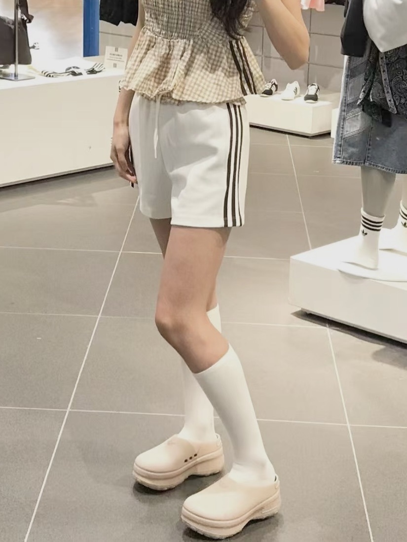 ADIDAS ORIGINALS MIUMIU 風 格紋系列 運動短褲