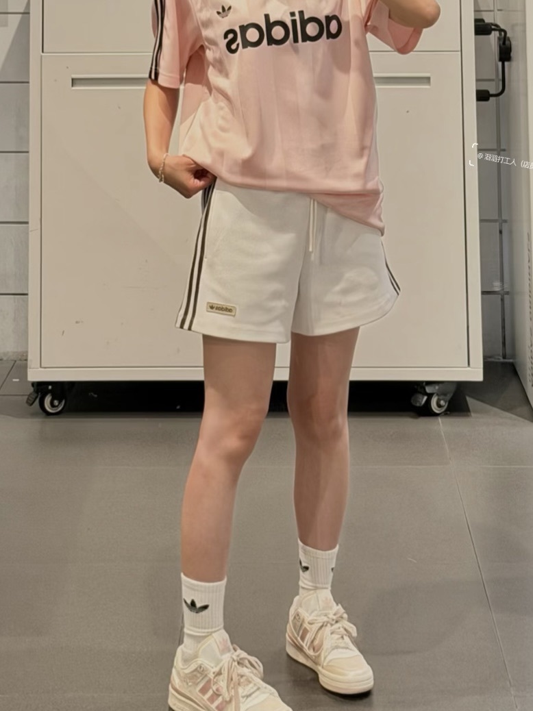 ADIDAS ORIGINALS MIUMIU 風 格紋系列 運動短褲