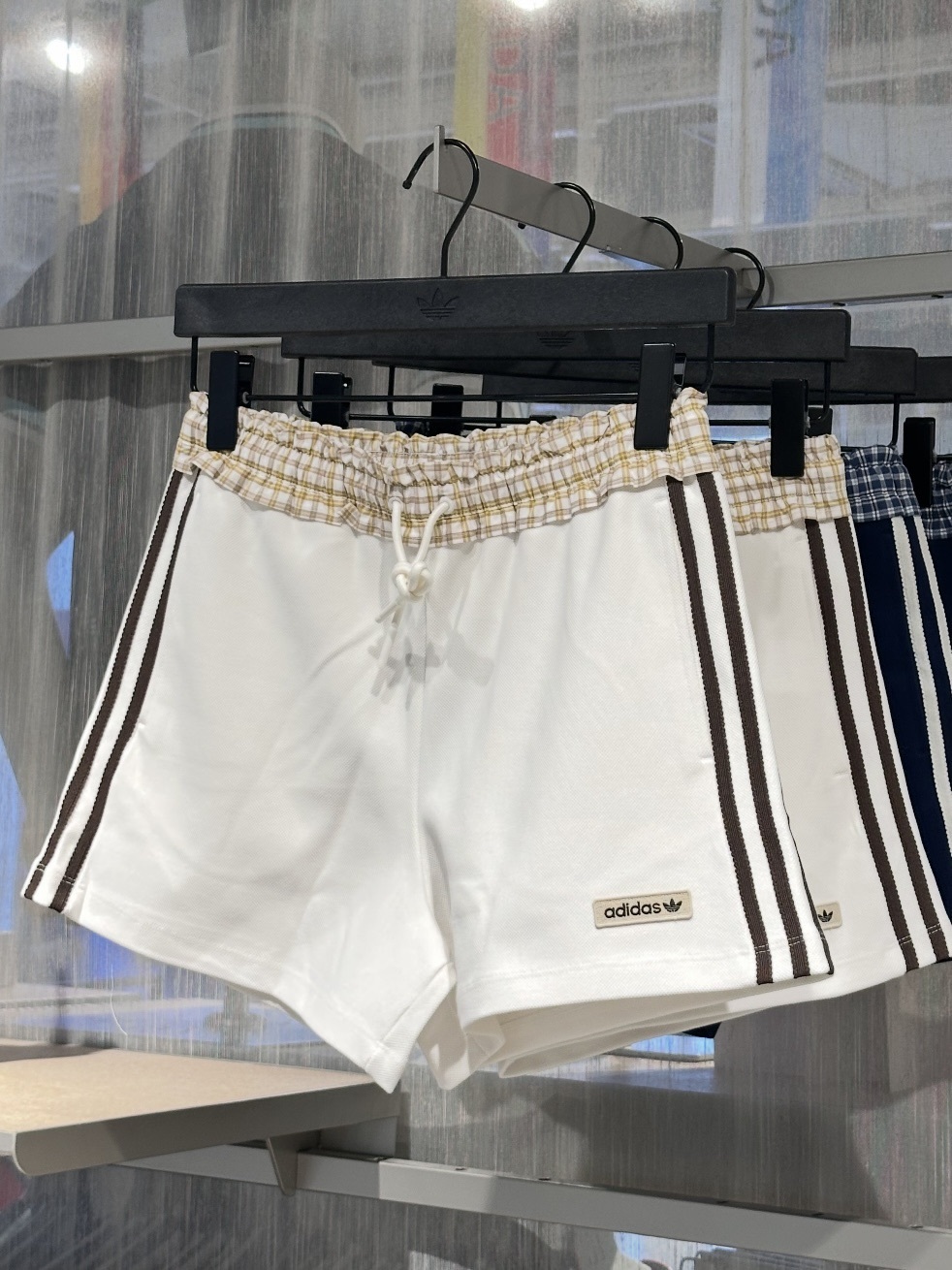 <阿迪出清衣櫃✨>ADIDAS ORIGINALS MIUMIU 風 格紋系列 運動短褲