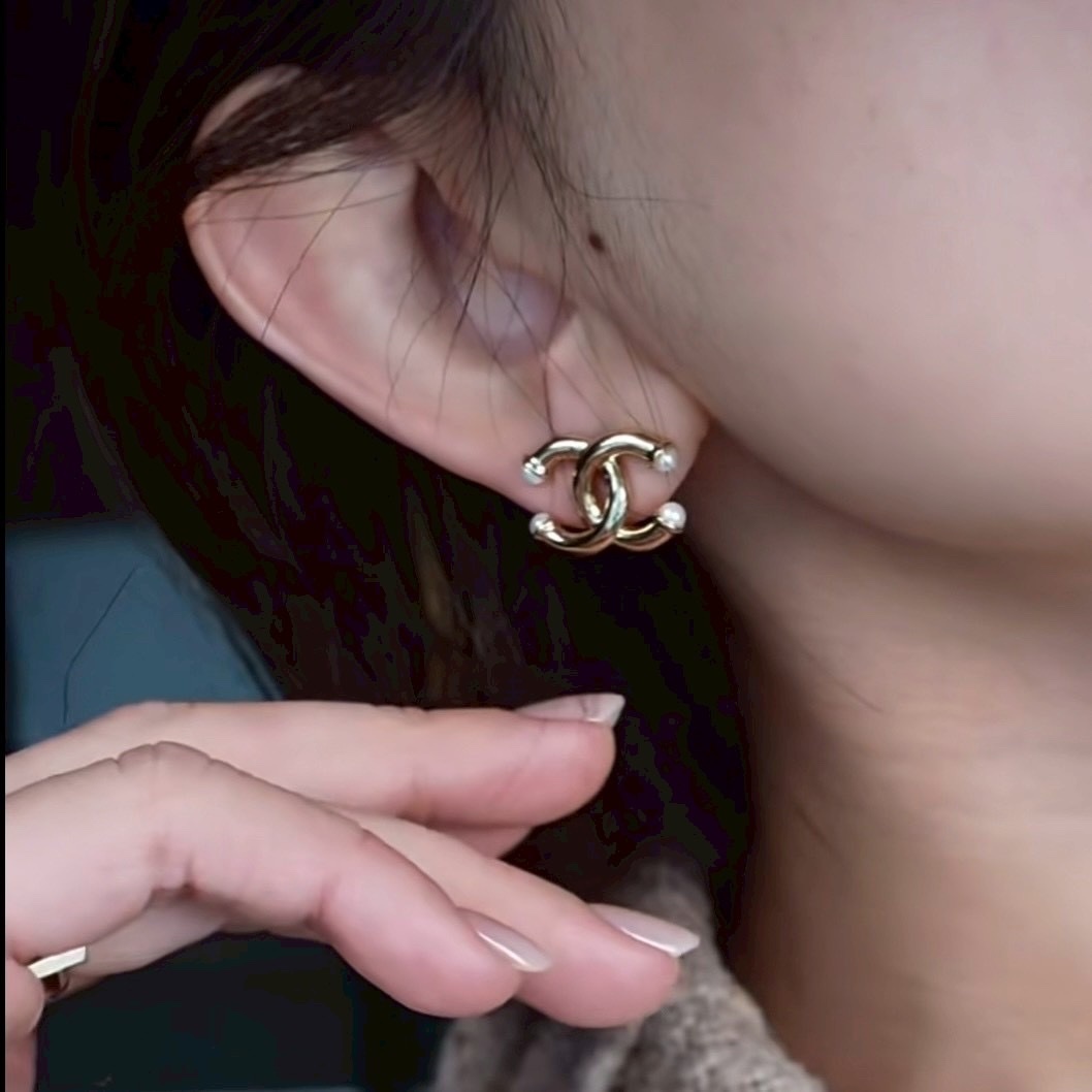 18k”香奶奶26p四角珍珠雙c高奢定製耳釘