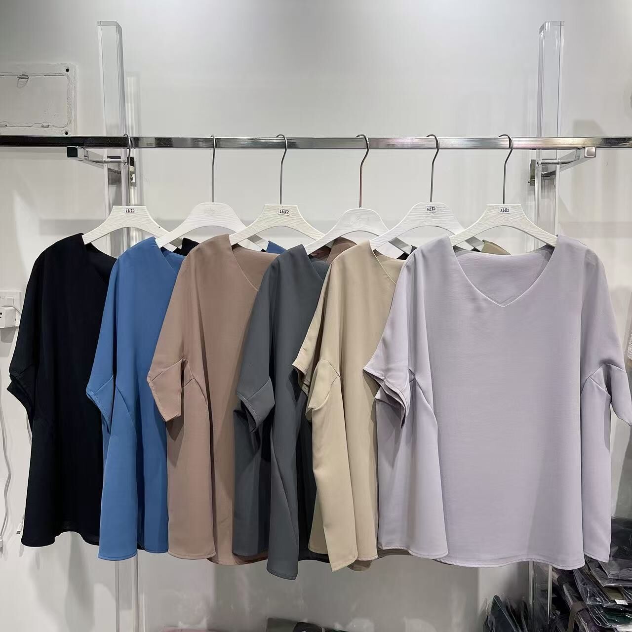 ⭐️⭐️【預訂】V領側車骨傘腳薄梭織寬鬆TOP (A48-A53)