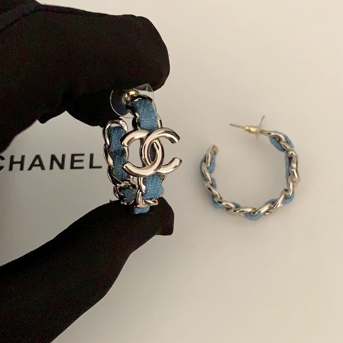 18k”香奶奶25p淺牛仔黑皮穿練雙c大耳圈/高奢定製