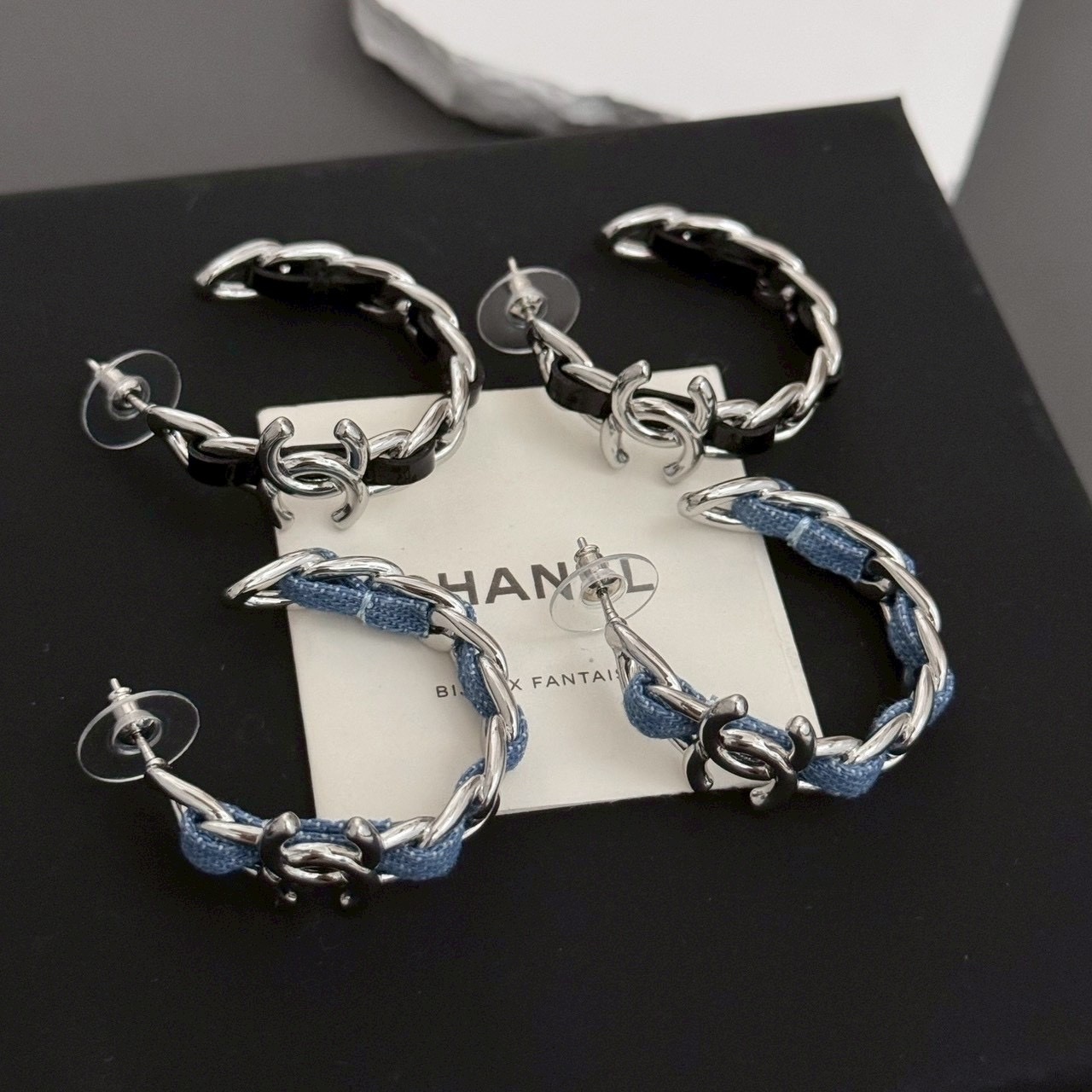 18k”香奶奶25p淺牛仔黑皮穿練雙c大耳圈/高奢定製