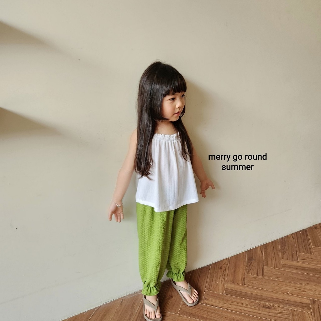 正韓夏Merry-go-round 米白吊帶綠色縮口褲套裝