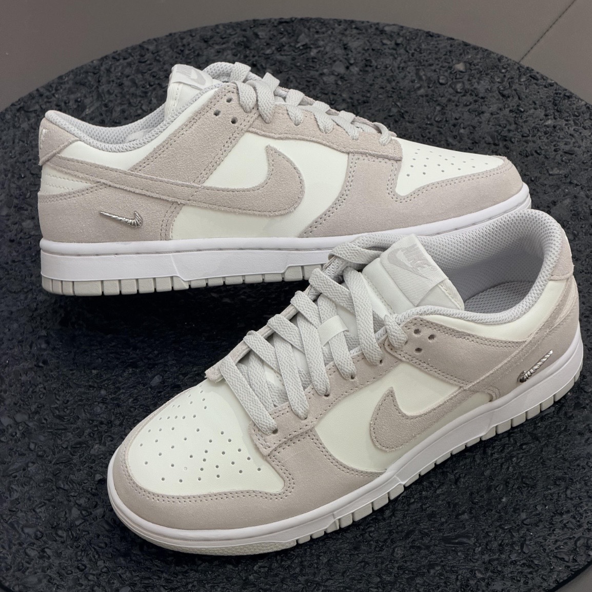 NIKE W DUNK LOW 灰米銀色 麂皮 休閒鞋 "SAIL" 女鞋 IO4244-105