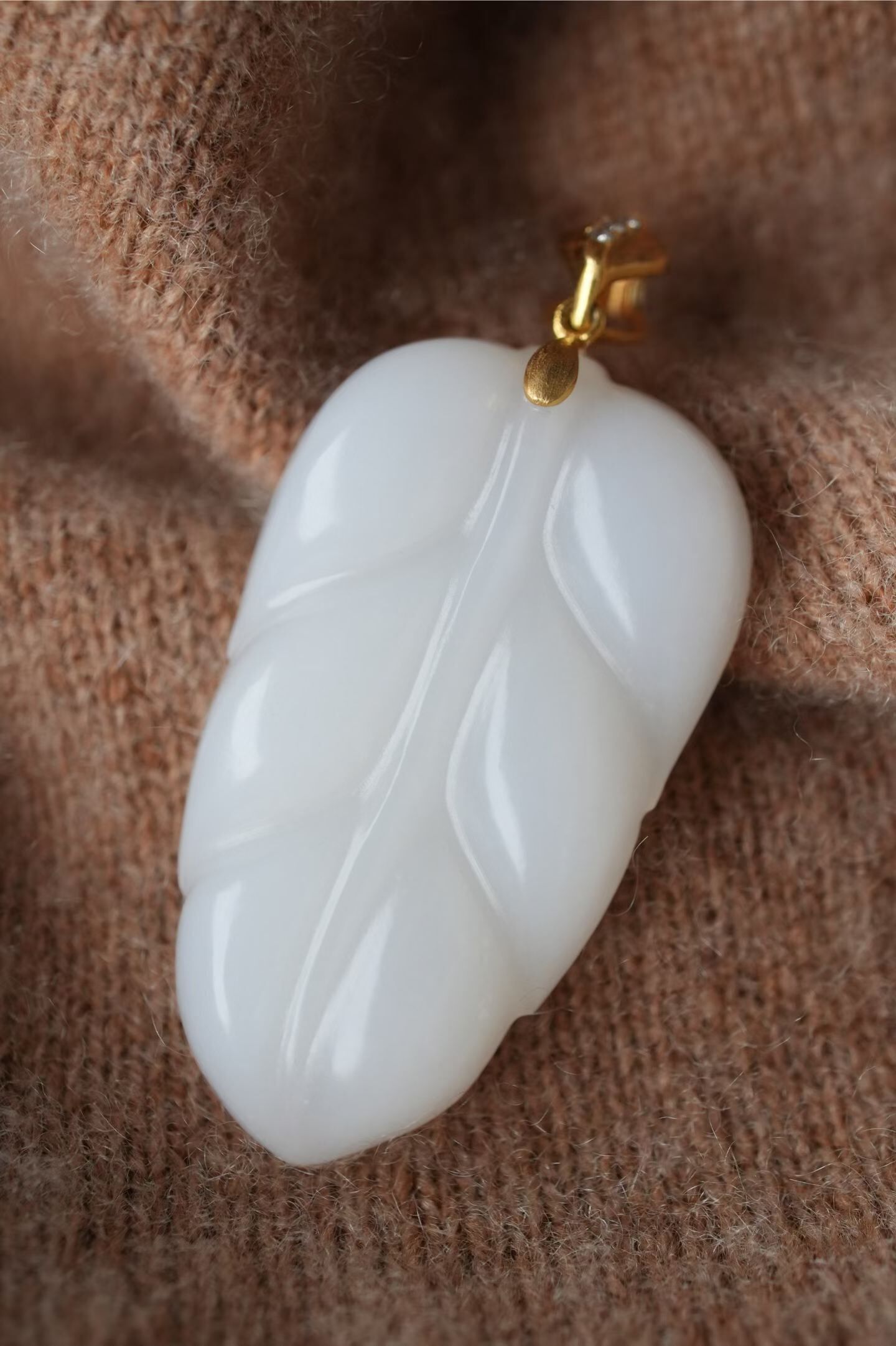 329450 和田玉羊脂玉葉子吊墜