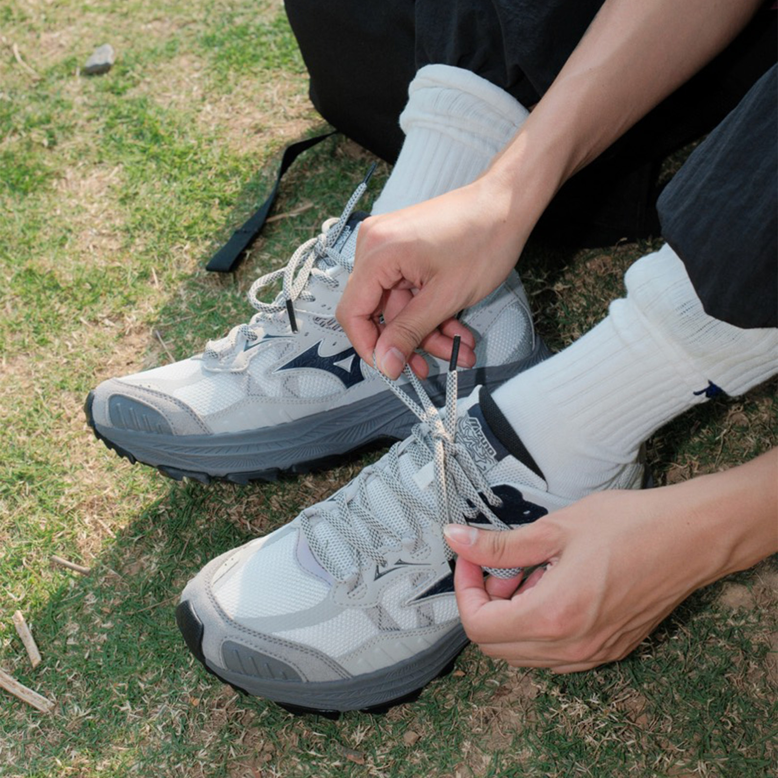 Mizuno 美津濃 Racer ADV 霧灰 白灰 麂皮 網布 舒適 城市機能 通勤 登山 復古慢跑鞋 D1GH241223