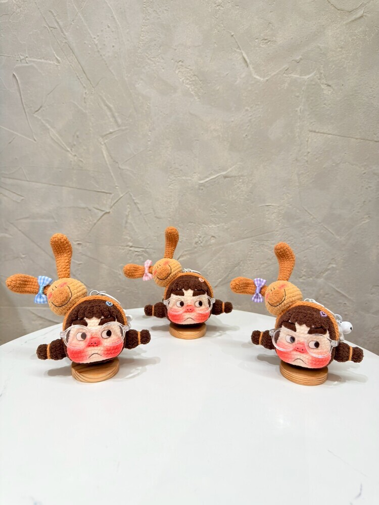 預購004-黑白兔子髮箍大頭醜娃吊飾((蝴蝶結顏色、配飾隨機))『預購時間45-60天』