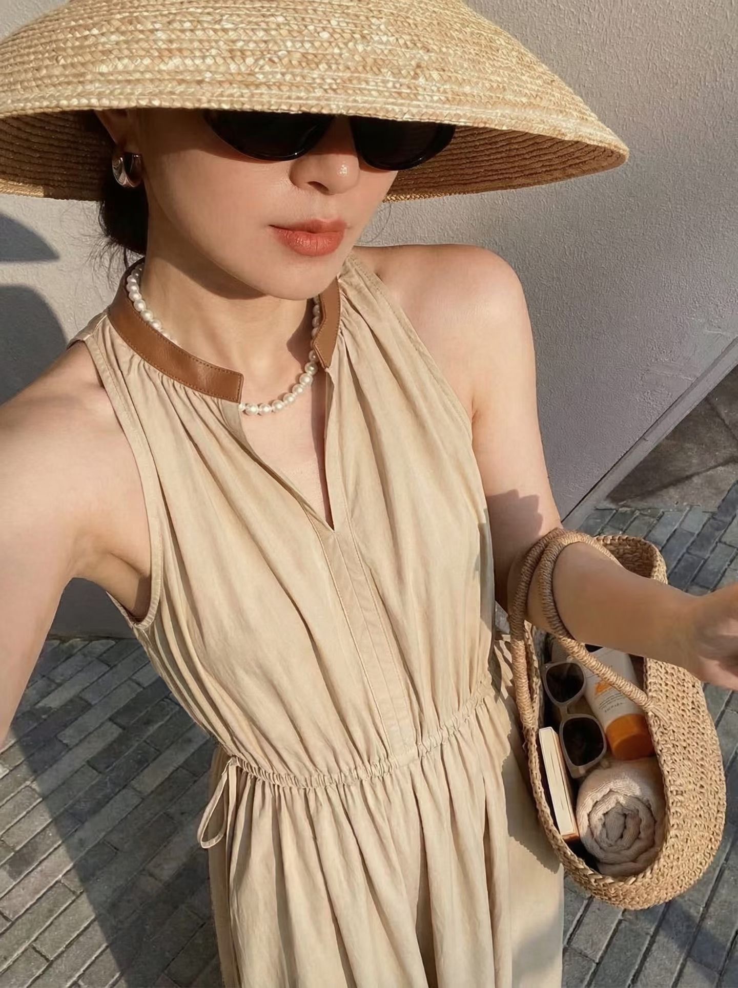 奶油杏配色圓領抓摺感收腰長洋裝-S-XL (Elegant & Love)