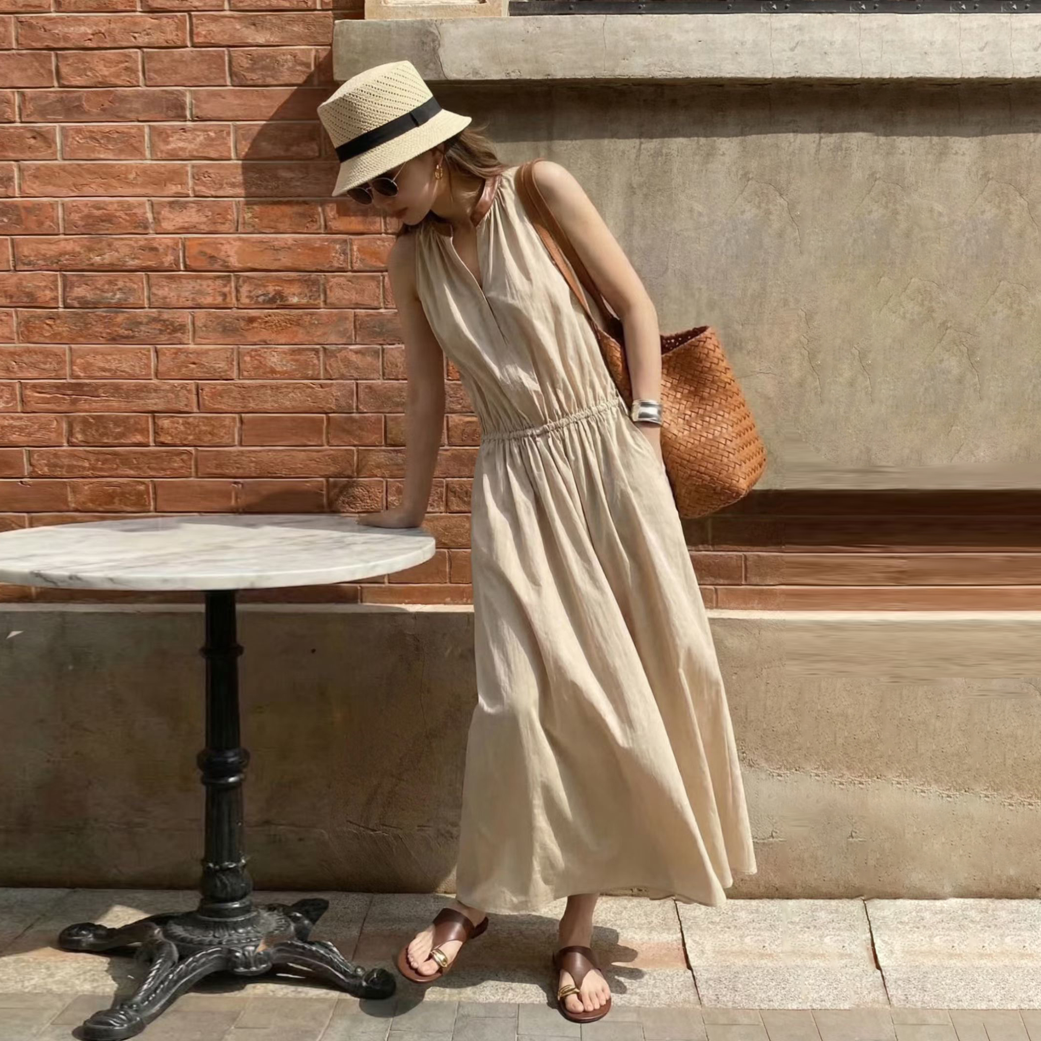 奶油杏配色圓領抓摺感收腰長洋裝-S-XL (Elegant & Love)