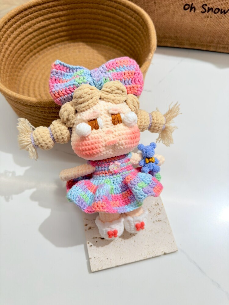 預購005-七彩漸層洋裝哭娃吊飾『約15-17cm』((配飾隨機))『預購時間45-60天』