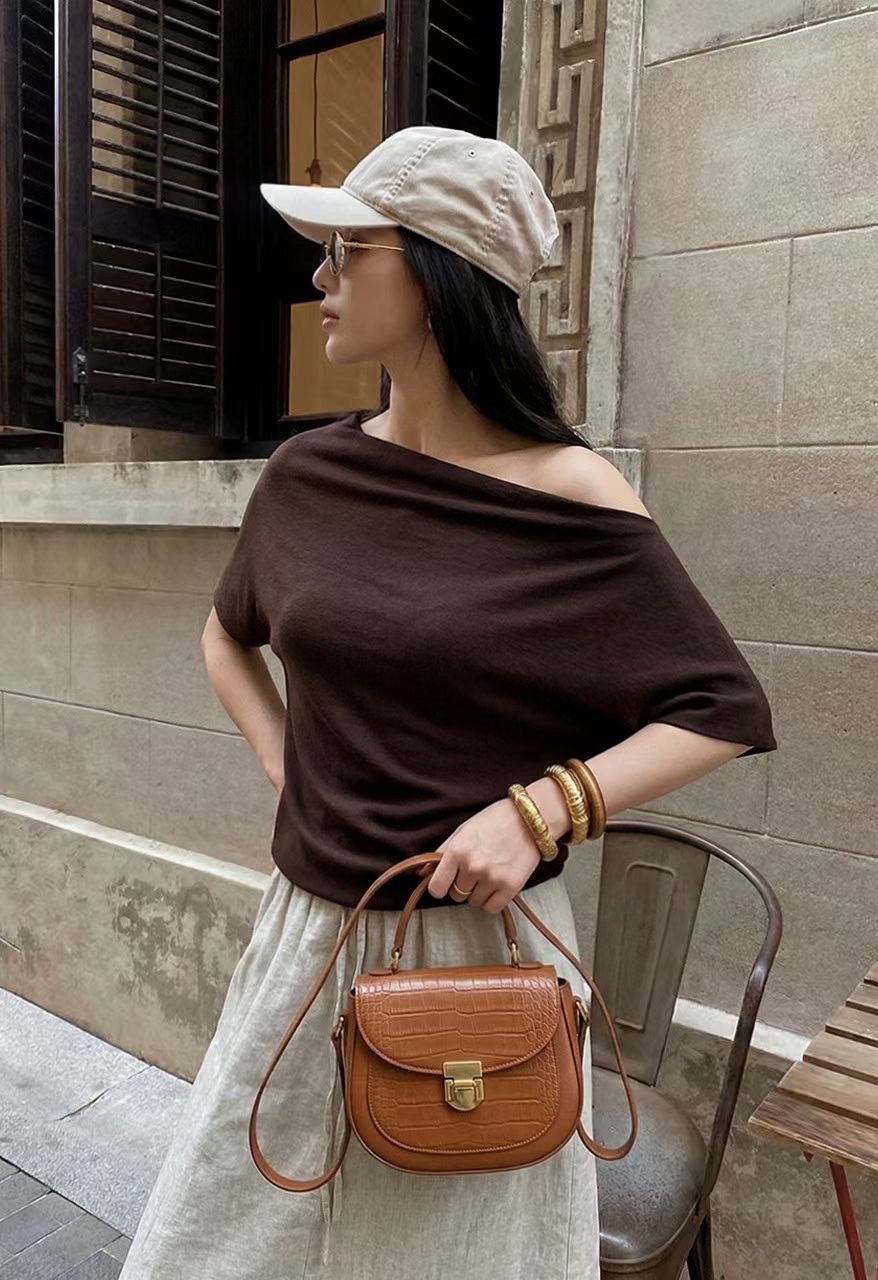 咖啡色單邊露肩上衣+奶油杏棉麻長裙SET-S-L (Elegant & Love)