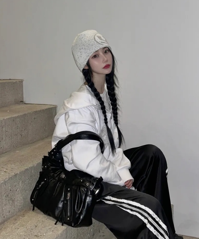 （預計5月底到貨）限時最低價🔥ILLIGO 皮革抓皺機車包