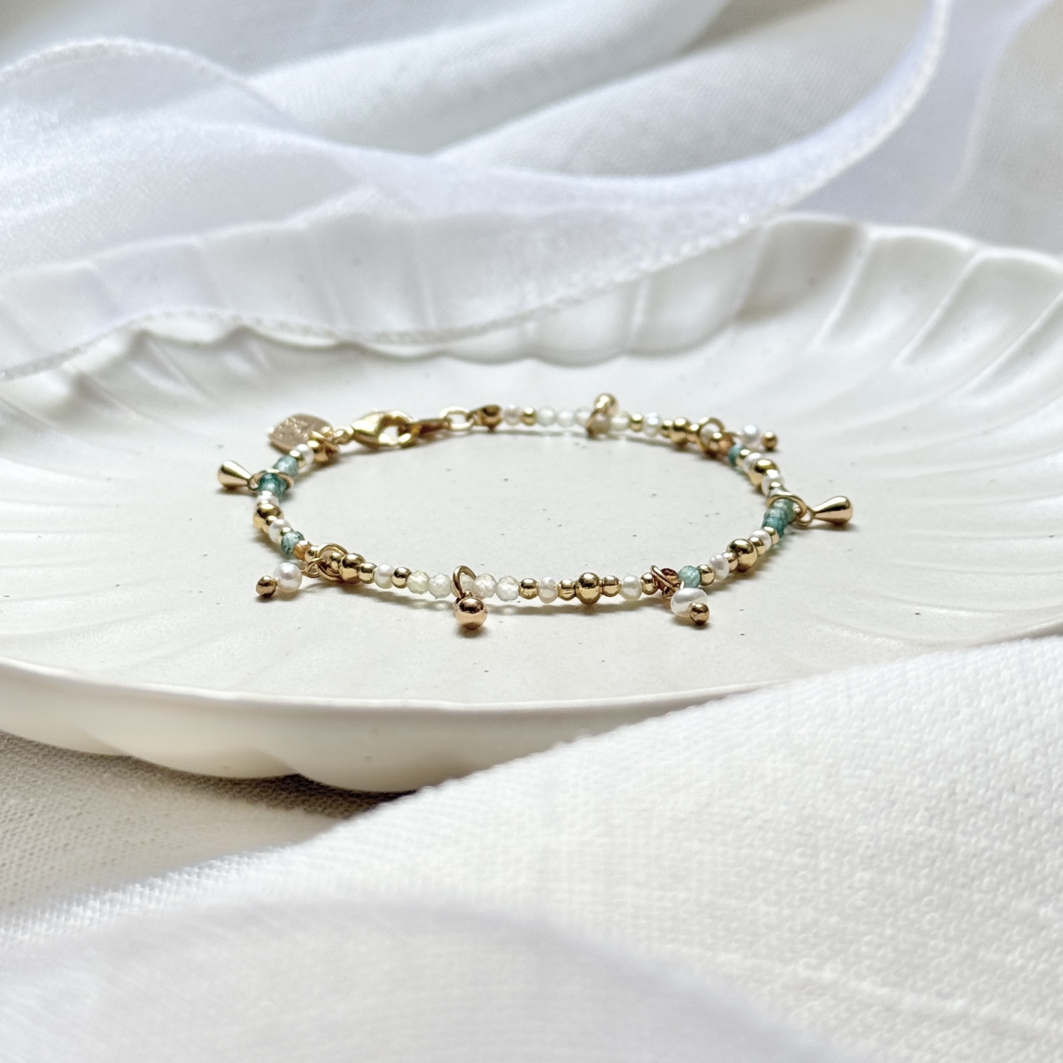 B14 / 金牛座 • 守護花 • 海芋 – 黃綠水晶 – 手鍊