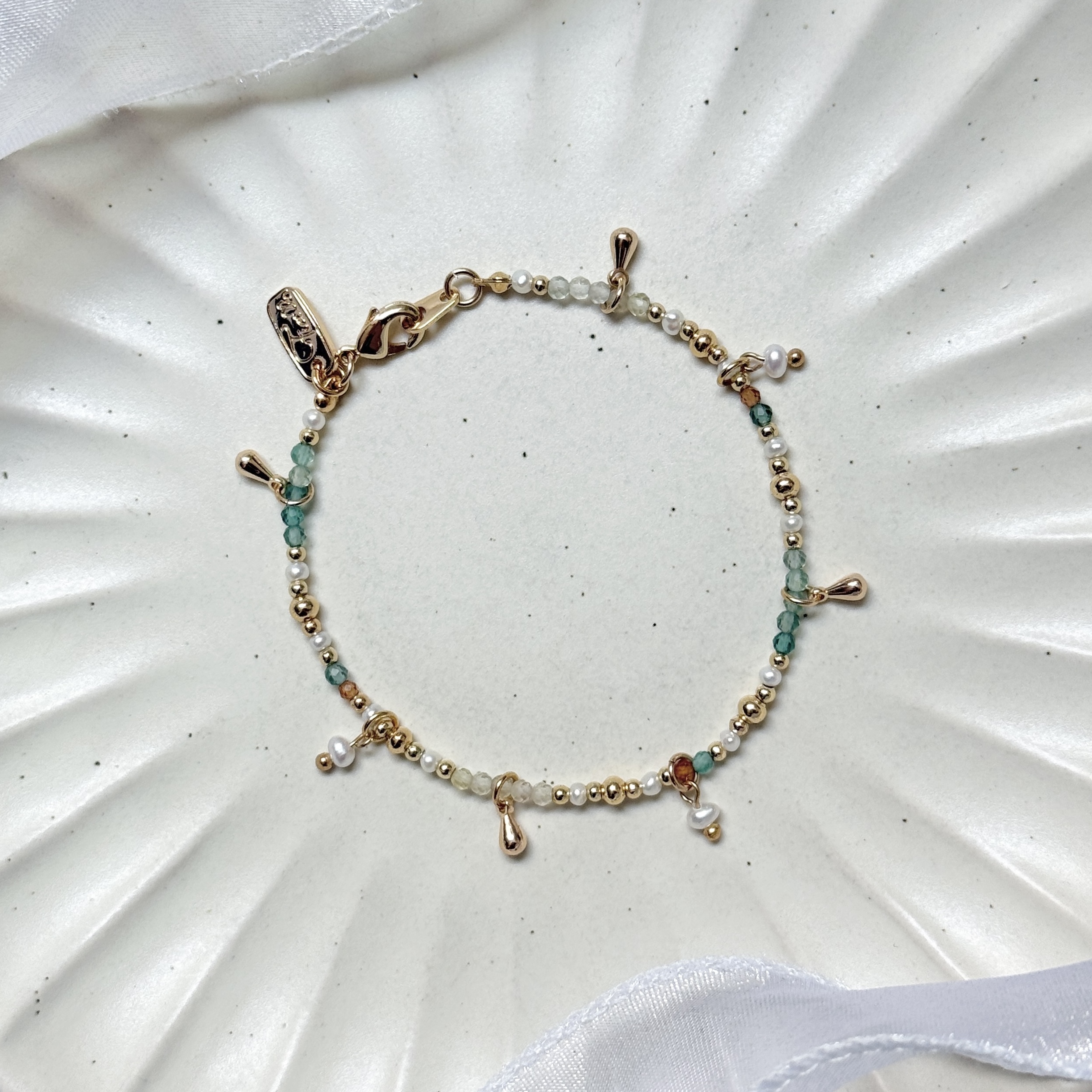 B14 / 金牛座 • 守護花 • 海芋 – 黃綠水晶 – 手鍊