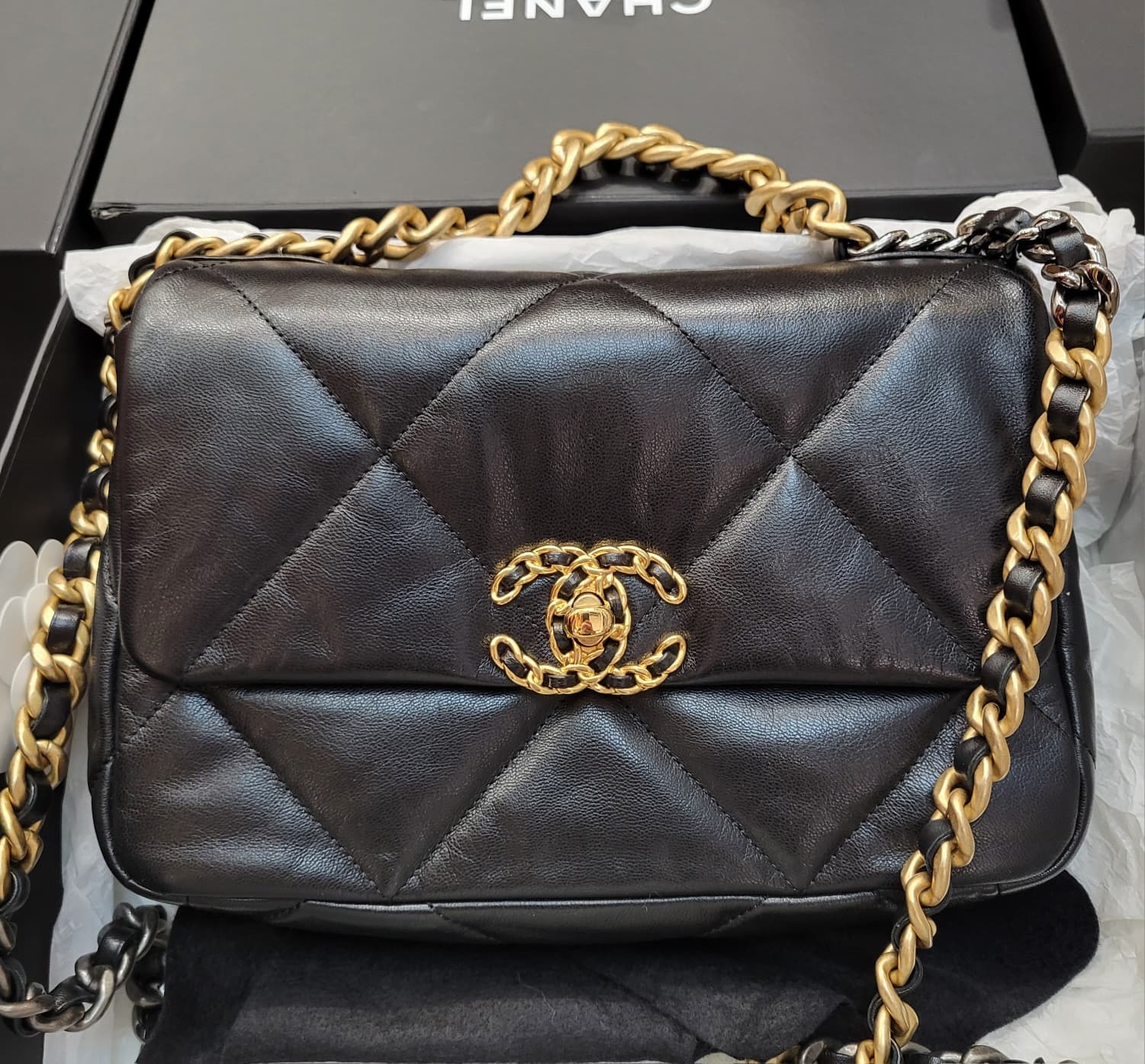 99%/UNUSED CHANEL AS1160 19 SMALL BLACK GOLD SMALL