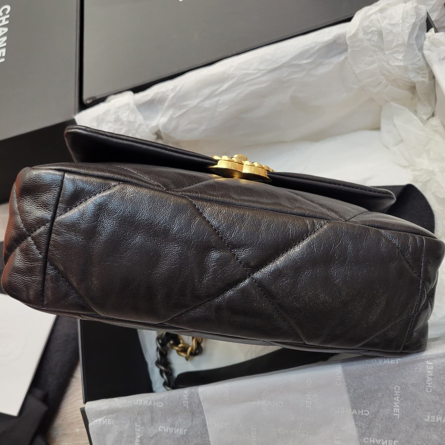 99%/UNUSED CHANEL AS1160 19 SMALL BLACK GOLD SMALL