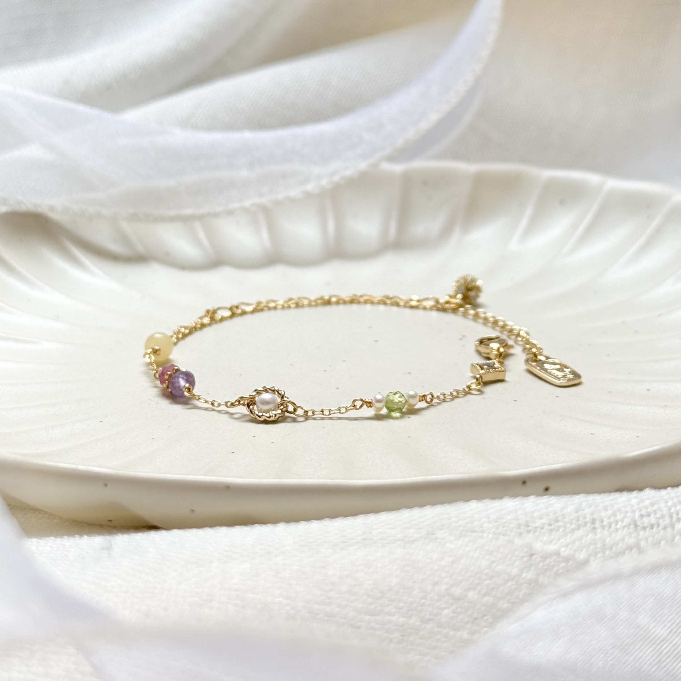 B11 / 生日花 • 拾月拾伍 • 大花矢車菊 – 珍珠黃玉 – 手鍊