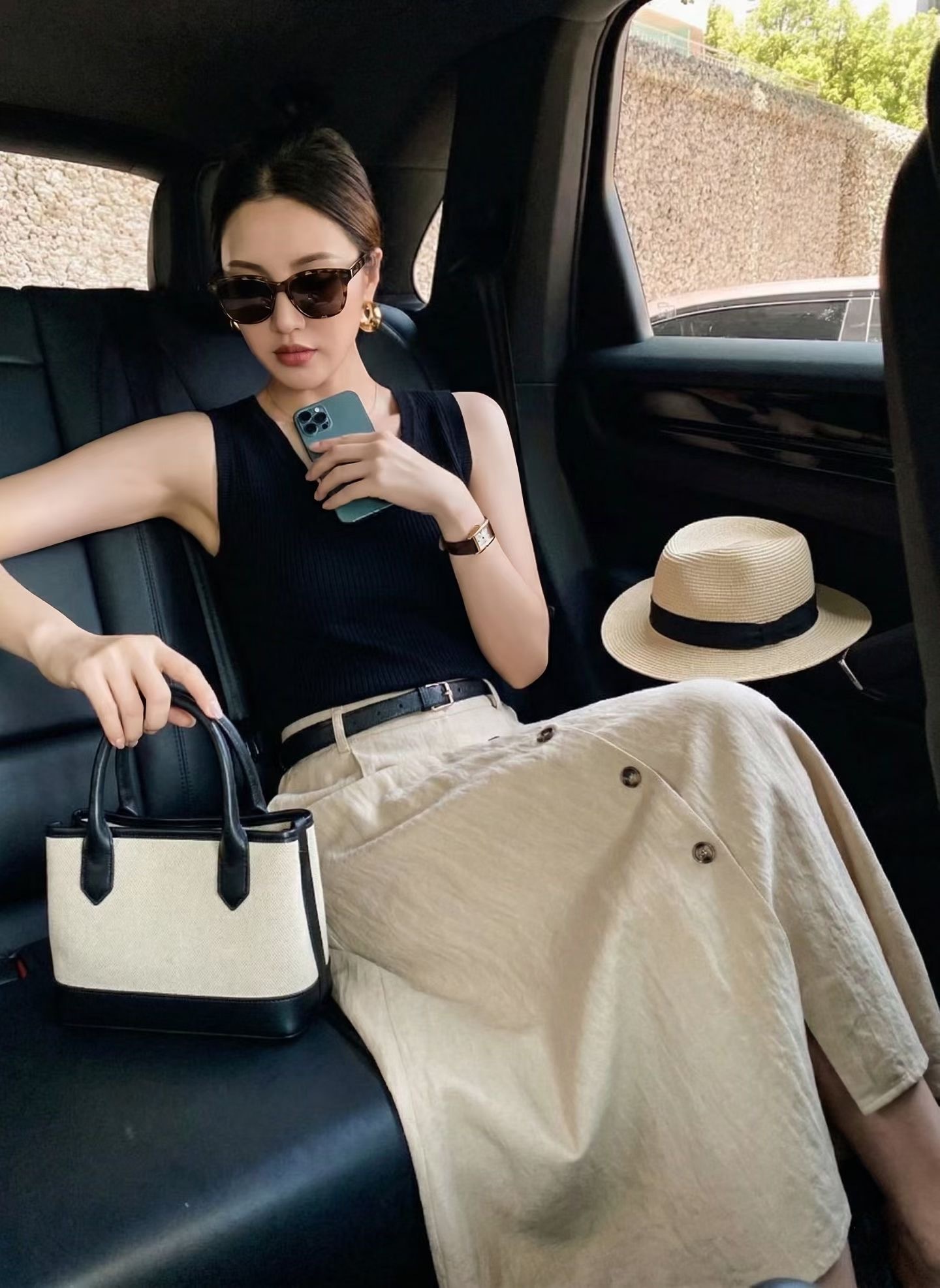 氣質感黑色背心拼接排釦長裙圓領長洋裝-S-L (Elegant & Love)