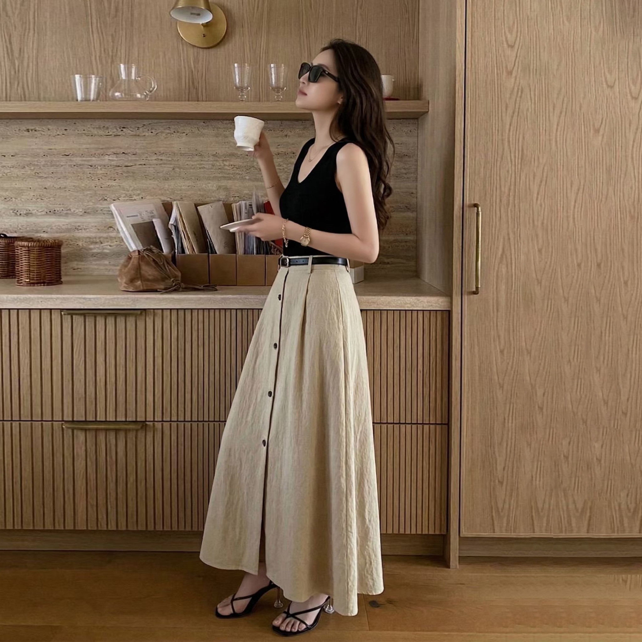 氣質感黑色背心拼接排釦長裙圓領長洋裝-S-L (Elegant & Love)